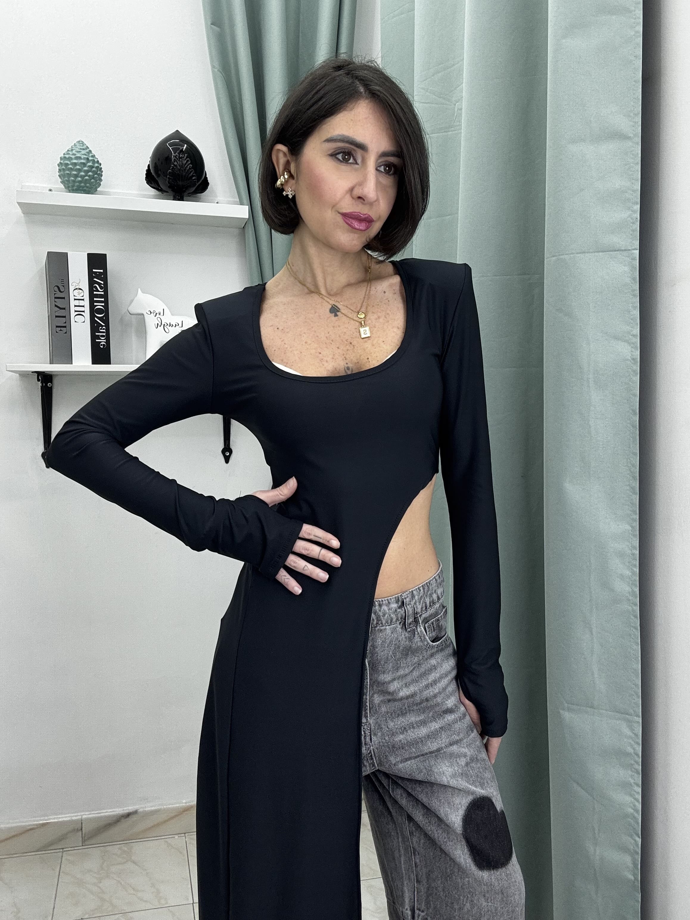 Maglia Donna Asimmetrica Elasticizzata con Maniche a Guanto