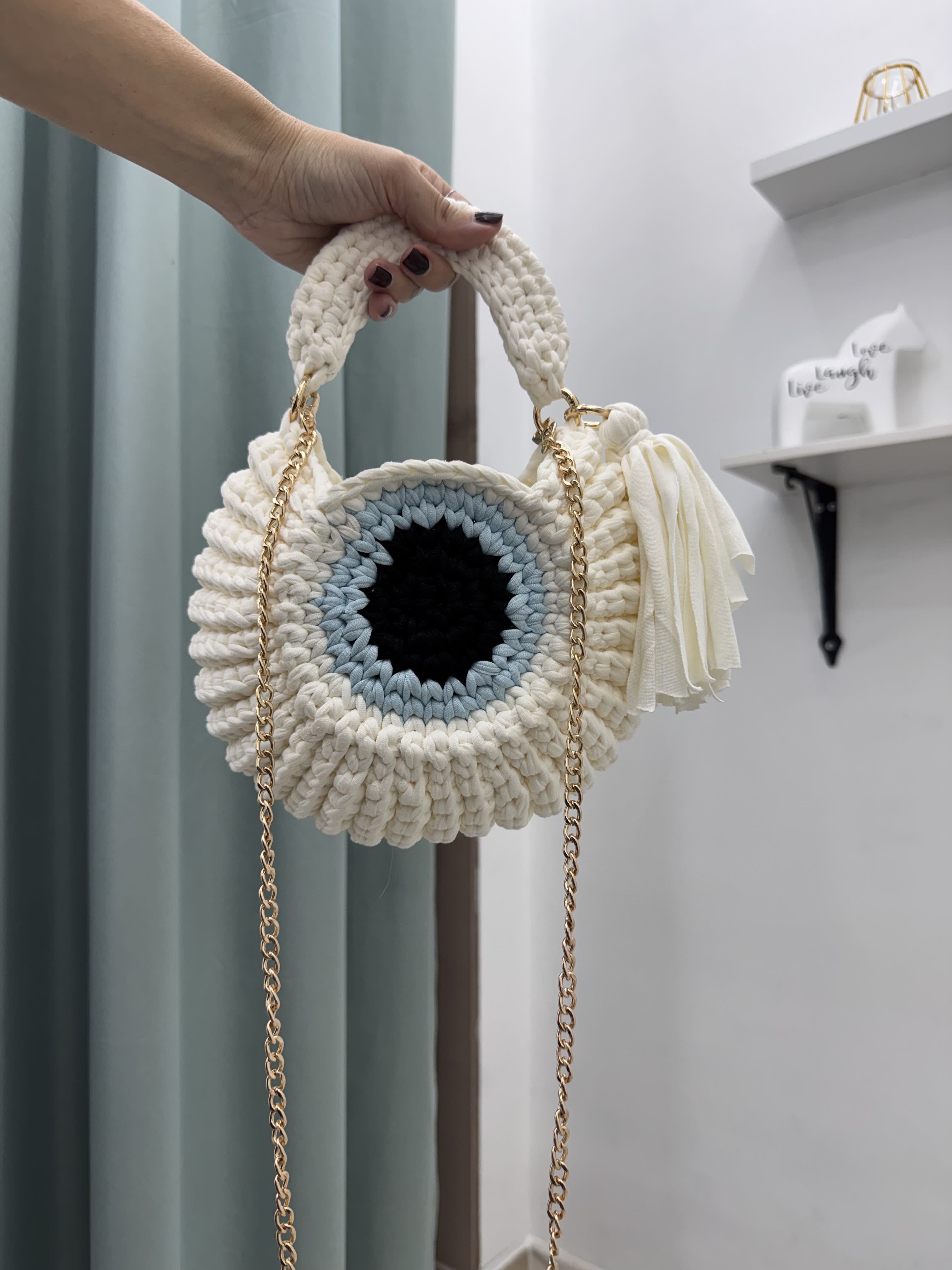 Borsa Tonda a Uncinetto in Fettuccia con Motivo "Evil Eye" e Tracolla a Catena Dorata