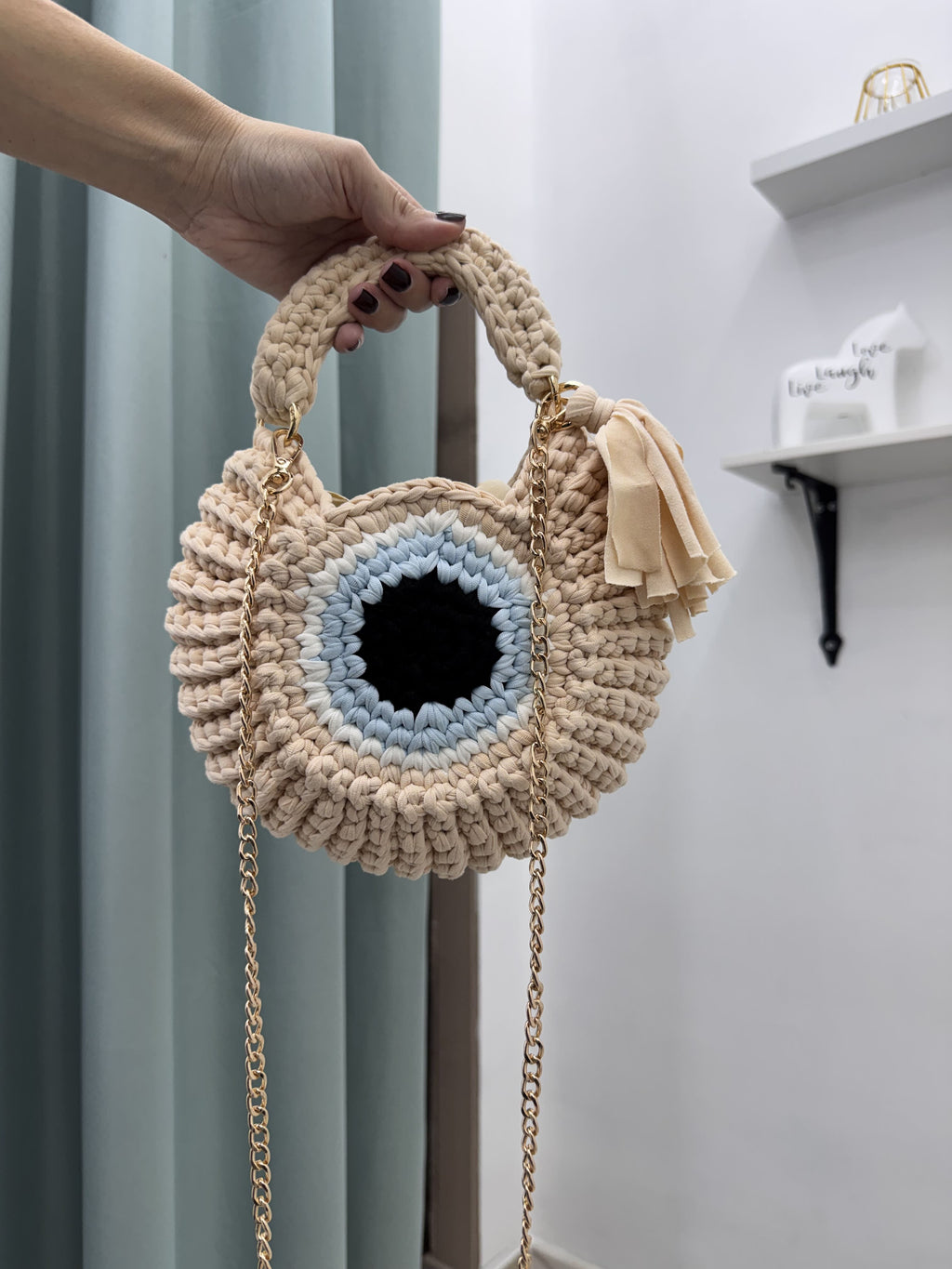 Borsa Tonda a Uncinetto in Fettuccia con Motivo "Evil Eye" e Tracolla a Catena Dorata