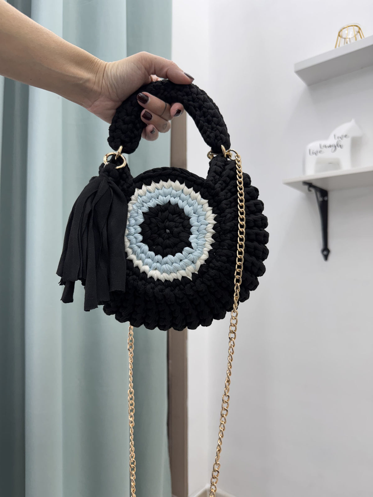 Borsa Tonda a Uncinetto in Fettuccia con Motivo "Evil Eye" e Tracolla a Catena Dorata