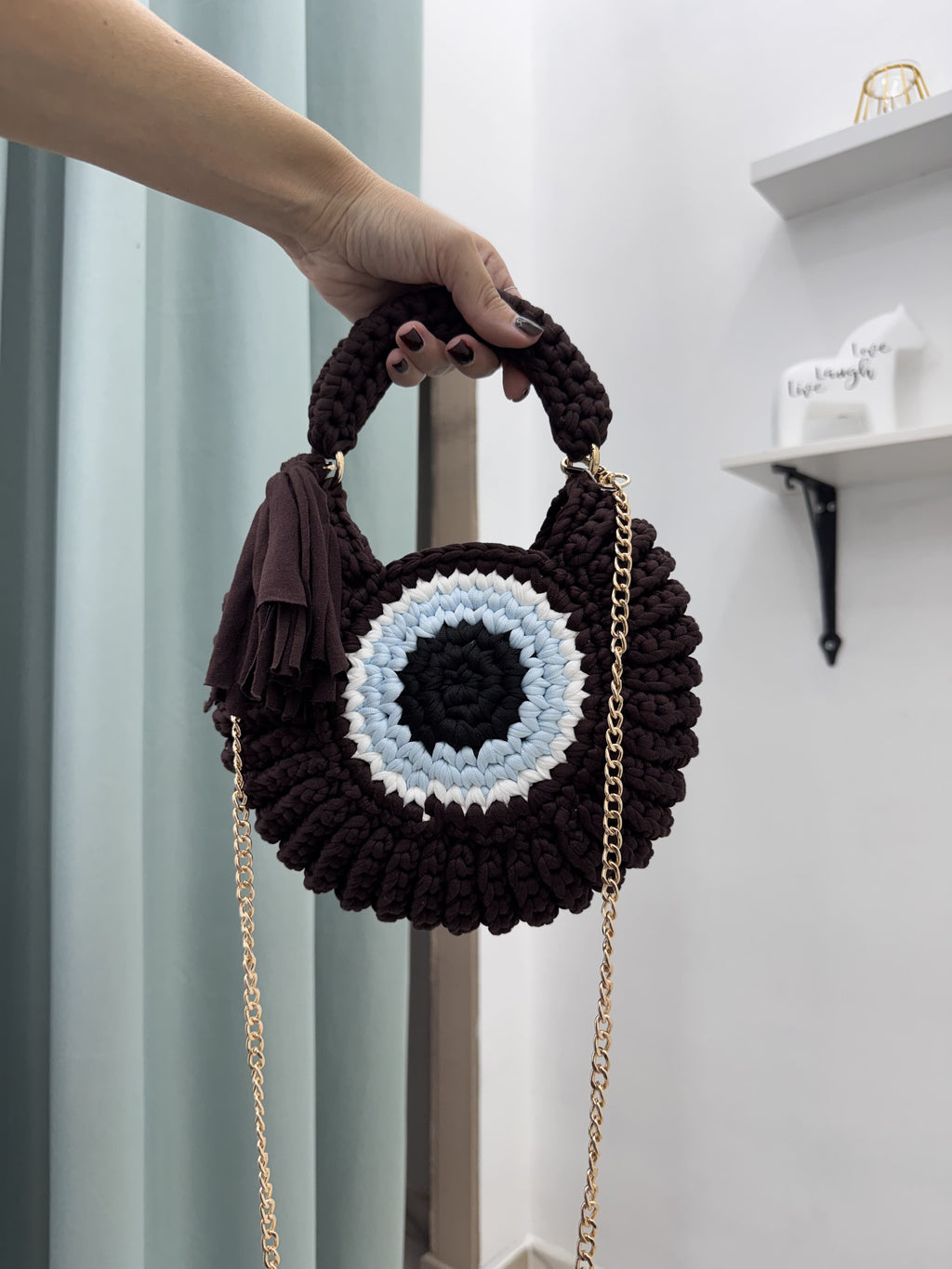 Borsa Tonda a Uncinetto in Fettuccia con Motivo "Evil Eye" e Tracolla a Catena Dorata