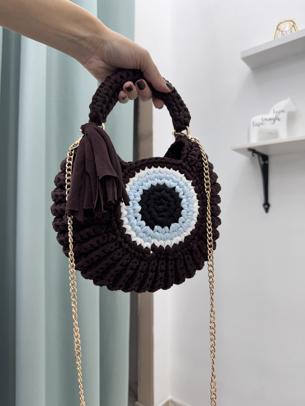 Borsa Tonda a Uncinetto in Fettuccia con Motivo "Evil Eye" e Tracolla a Catena Dorata