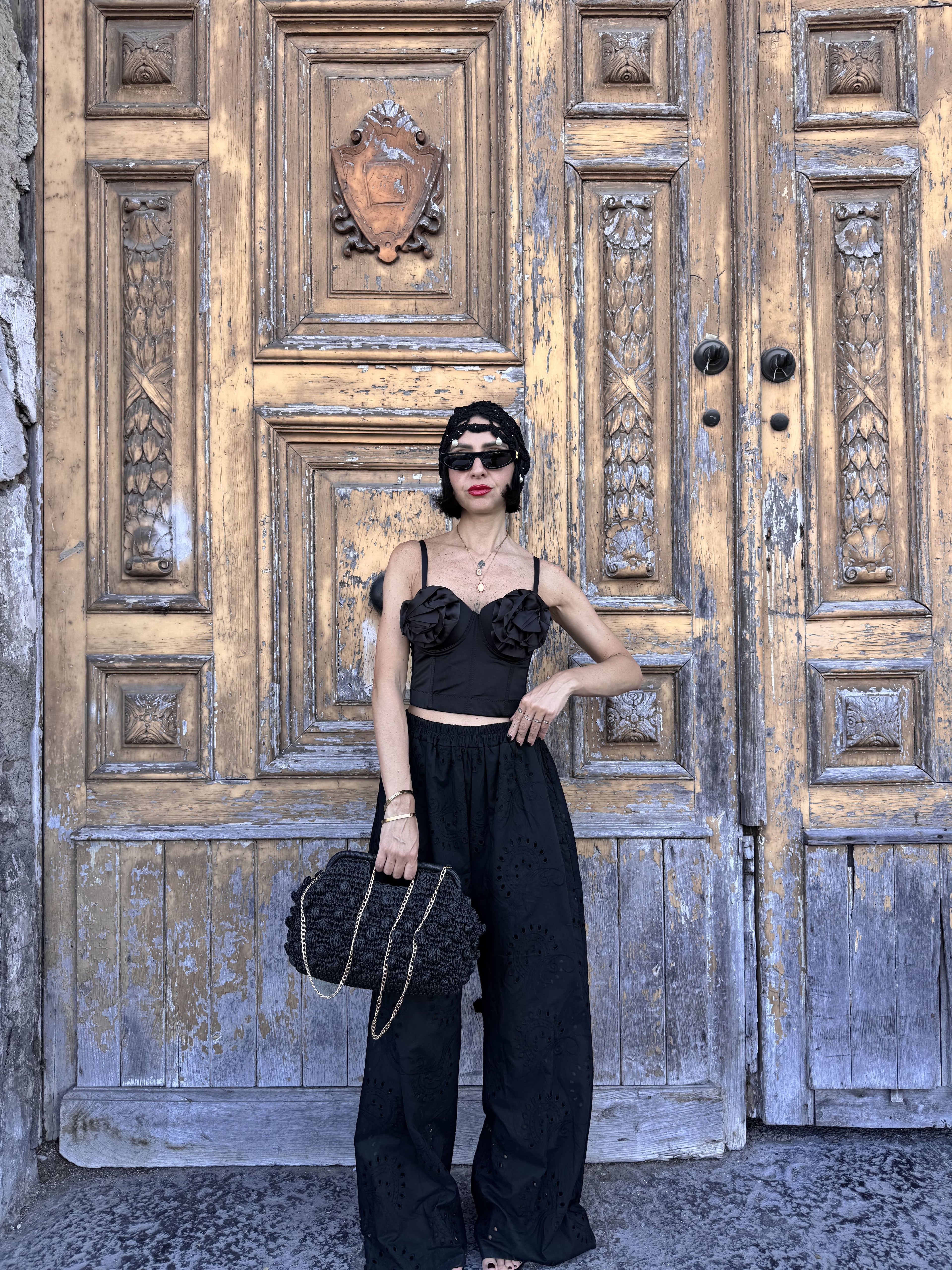 Top Corpetto Bustier Nero Strutturato con Rose 3D in Rilievo e Stecche Modellanti