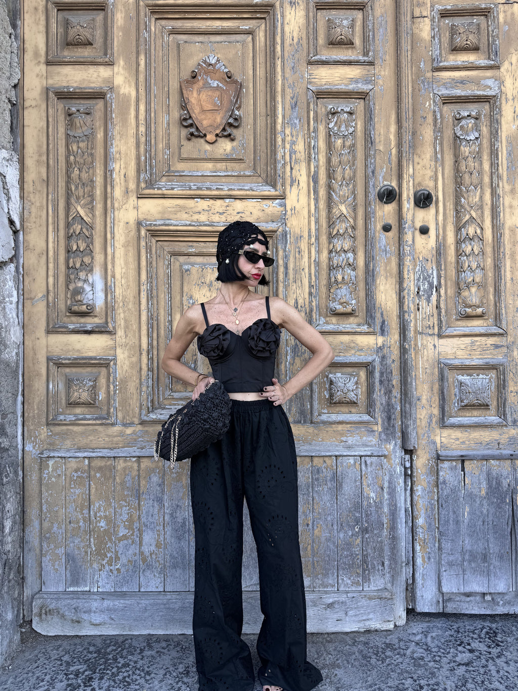 Pantalone Modello Palazzo Nero in Pizzo Sangallo di 100% Cotone con Elastico in Vita