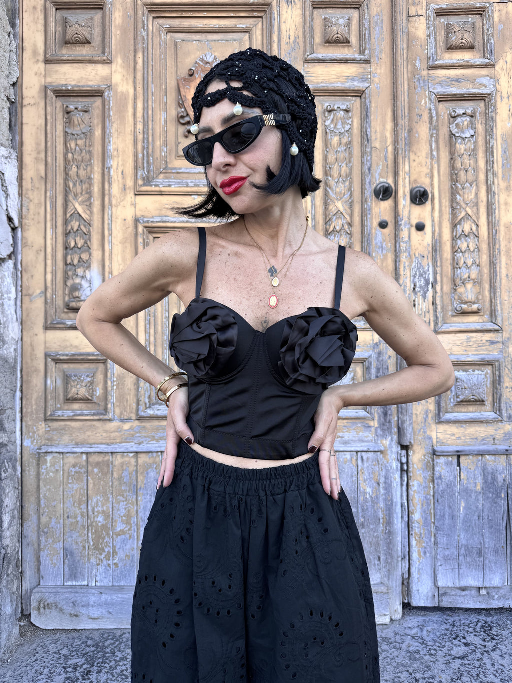 Top Corpetto Bustier Nero Strutturato con Rose 3D in Rilievo e Stecche Modellanti