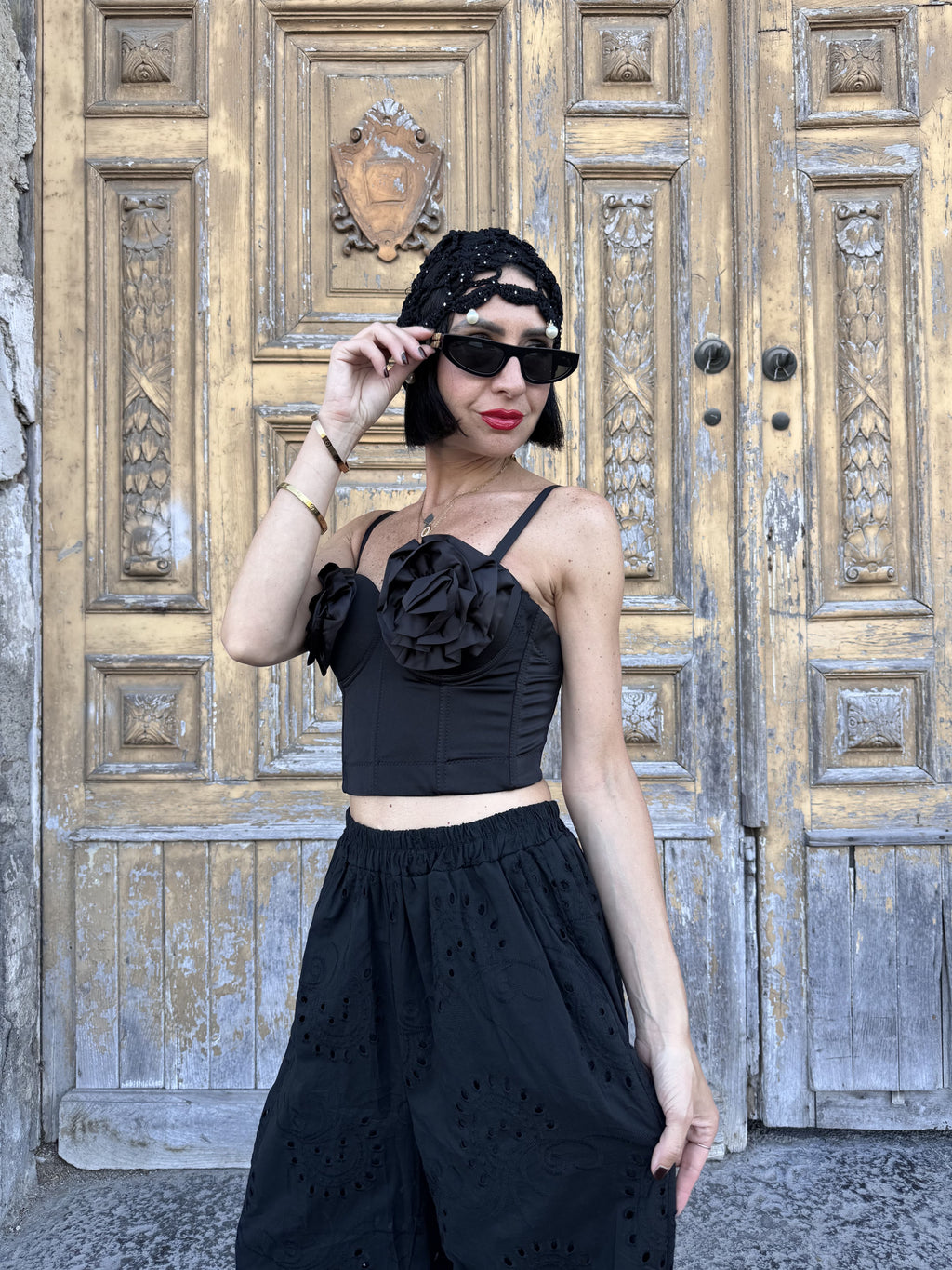 Top Corpetto Bustier Nero Strutturato con Rose 3D in Rilievo e Stecche Modellanti
