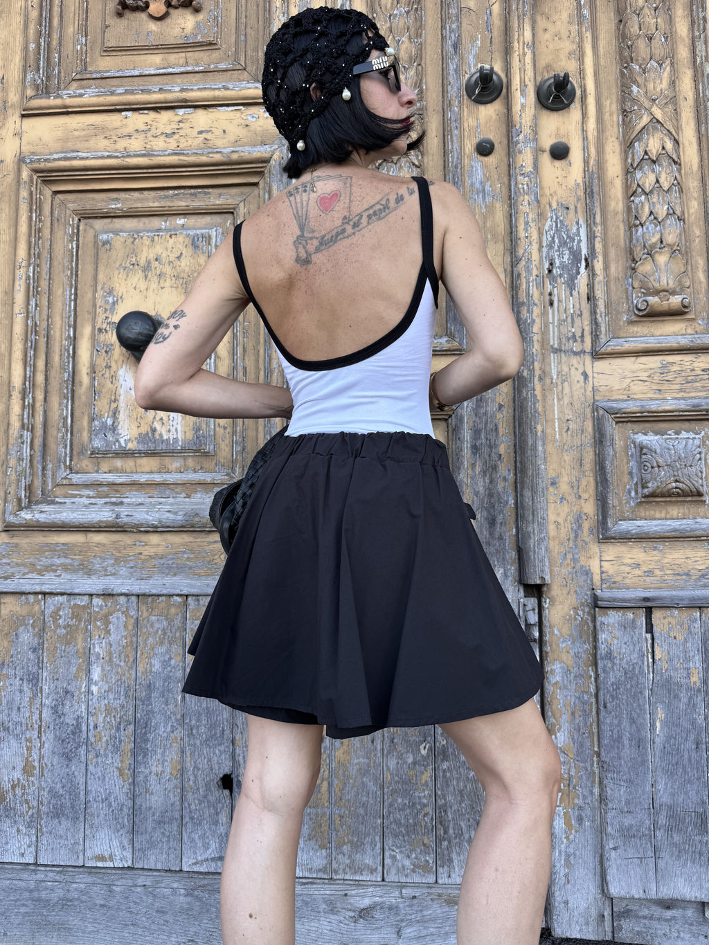 Gonna Pantaloncino Nera in Cotone e Viscosa con Dettaglio Maniche a Camicia Annodate