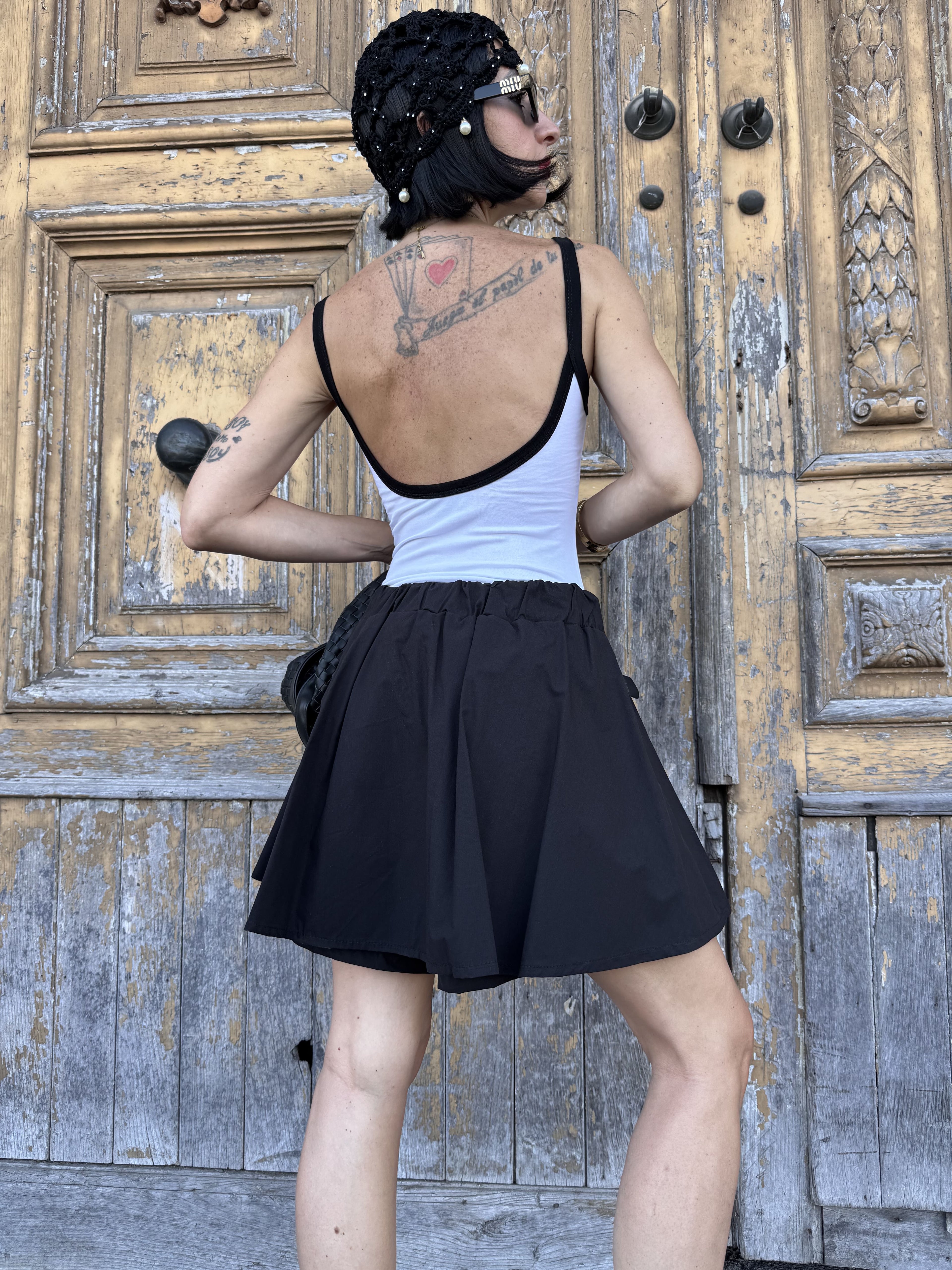 Gonna Pantaloncino Nera in Cotone e Viscosa con Dettaglio Maniche a Camicia Annodate