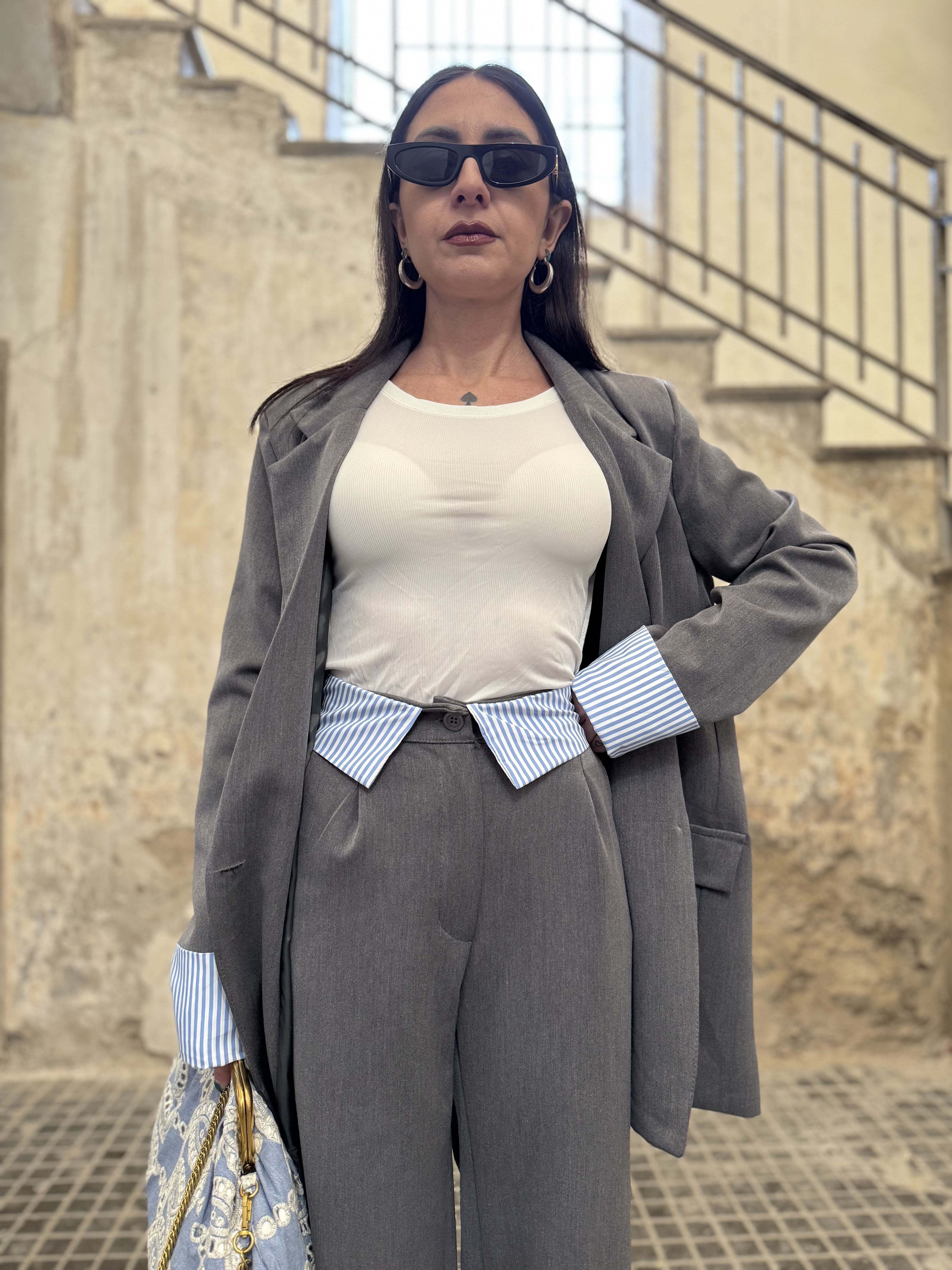Tailleur con risvolti in tessuto camicia