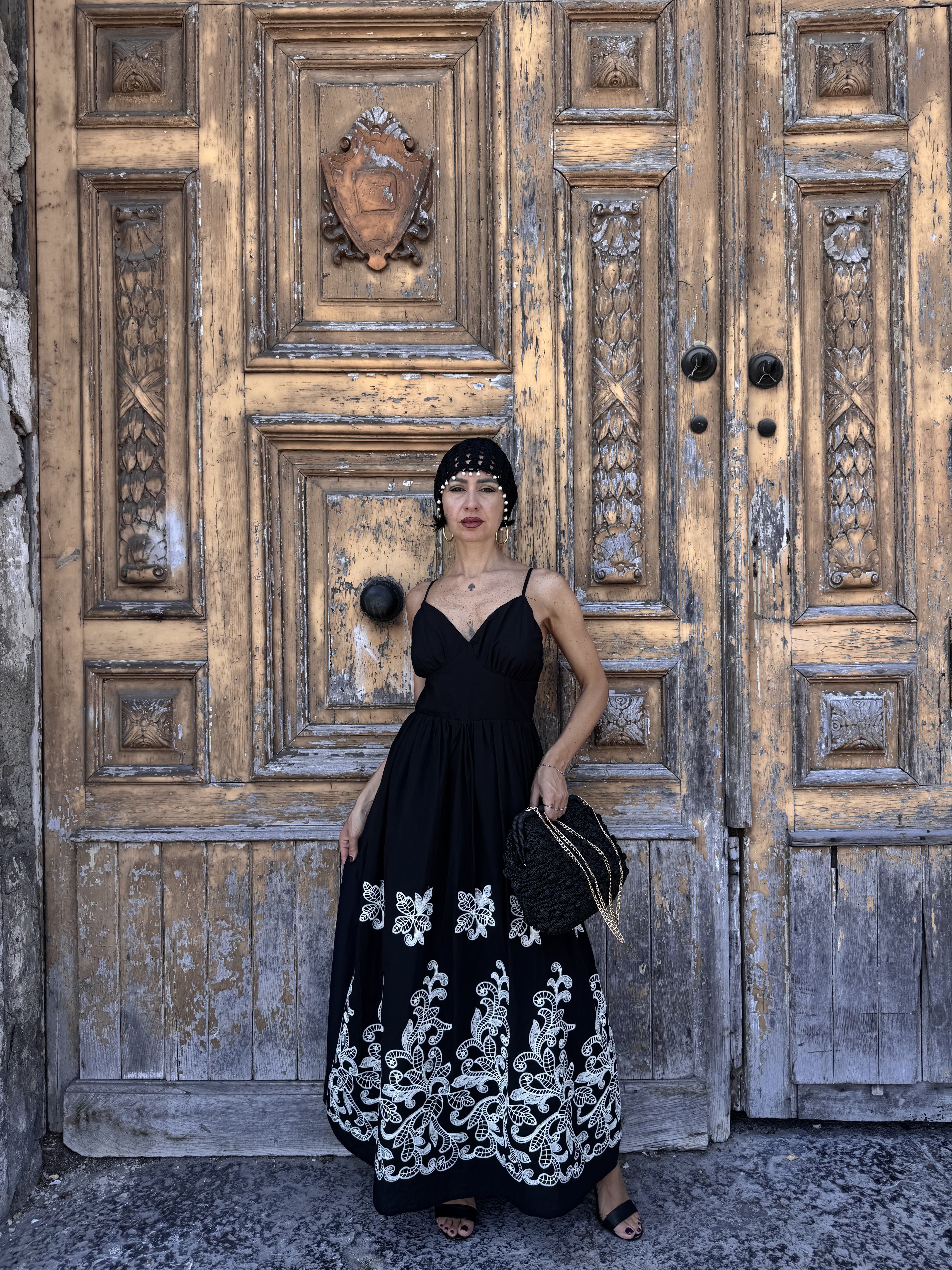 Abito Lungo Nero in 100% Cotone con Ricami: Eleganza Boho-Chic e Comfort Assoluto