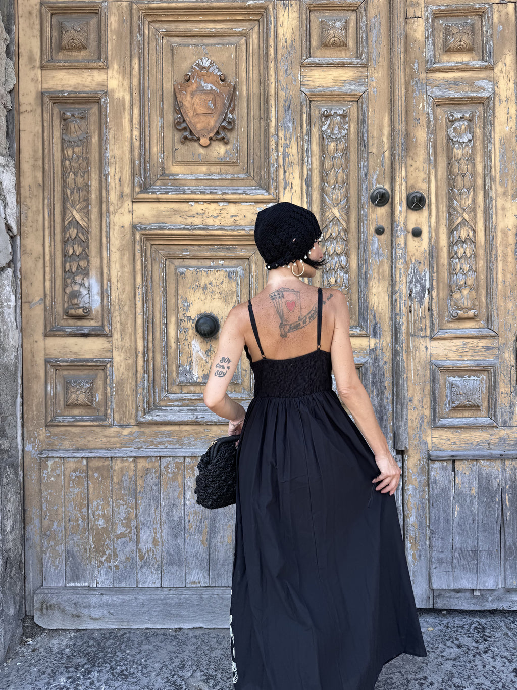 Abito Lungo Nero in 100% Cotone con Ricami: Eleganza Boho-Chic e Comfort Assoluto