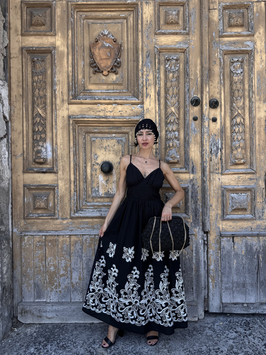 Abito Lungo Nero in 100% Cotone con Ricami: Eleganza Boho-Chic e Comfort Assoluto