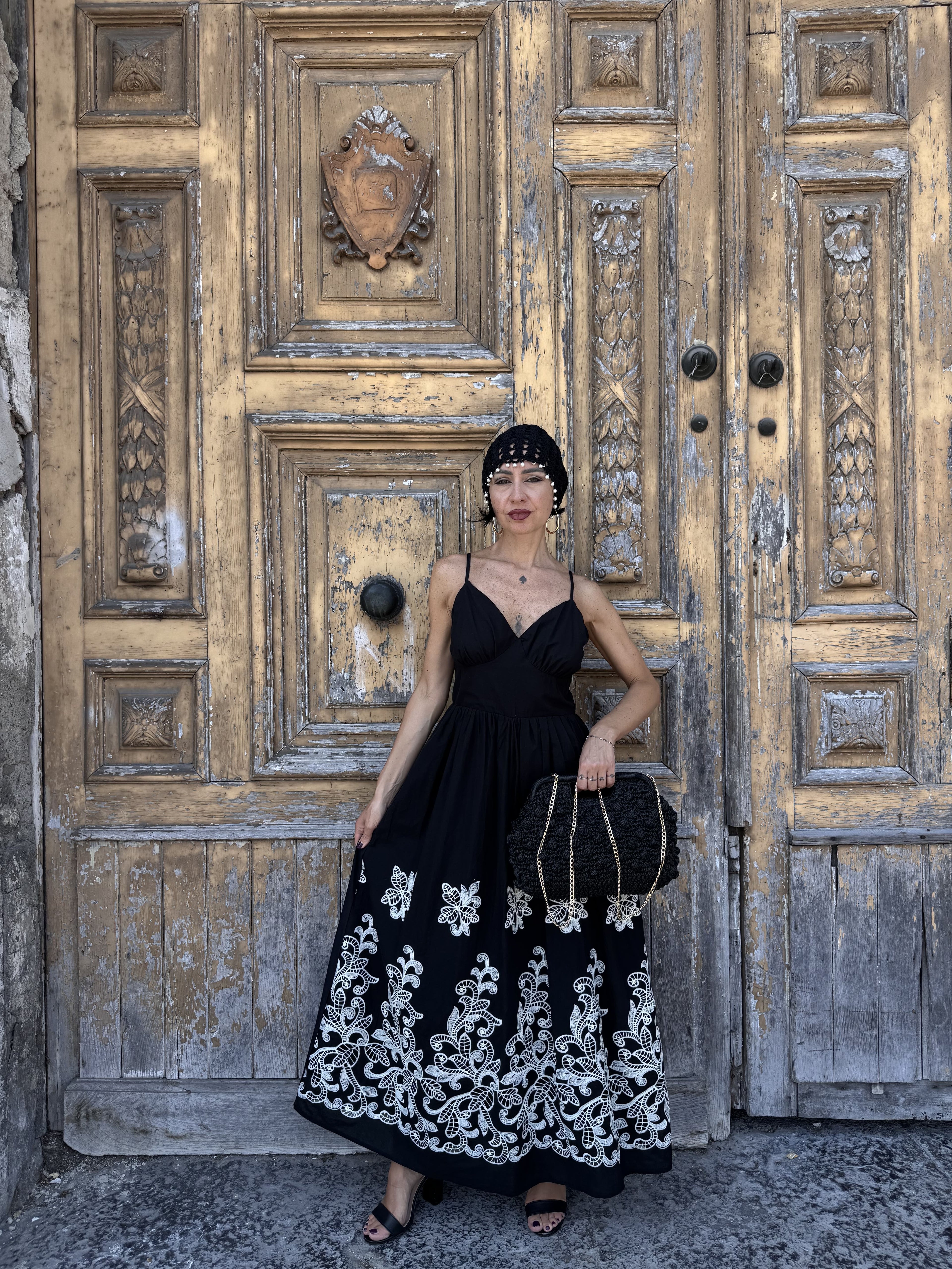 Abito Lungo Nero in 100% Cotone con Ricami: Eleganza Boho-Chic e Comfort Assoluto