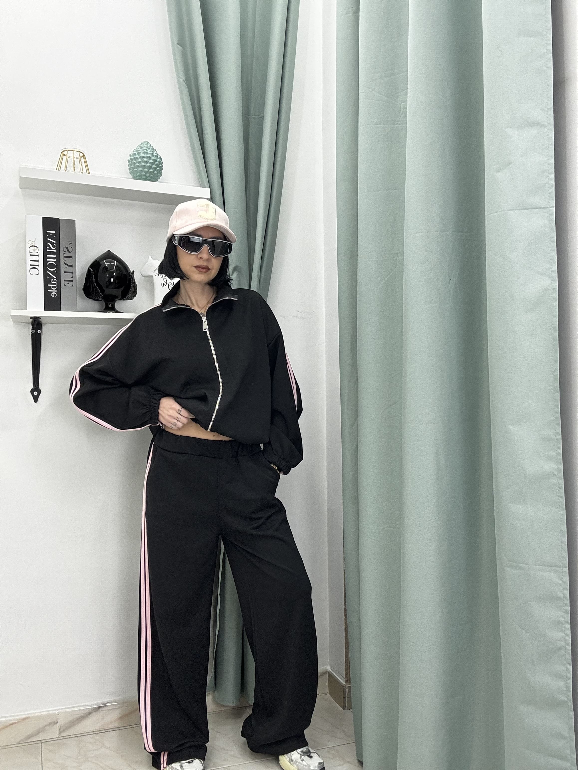 Set Tuta Coordinato Donna – Felpa con Zip e Pantalone Palazzo con Bande Rosa