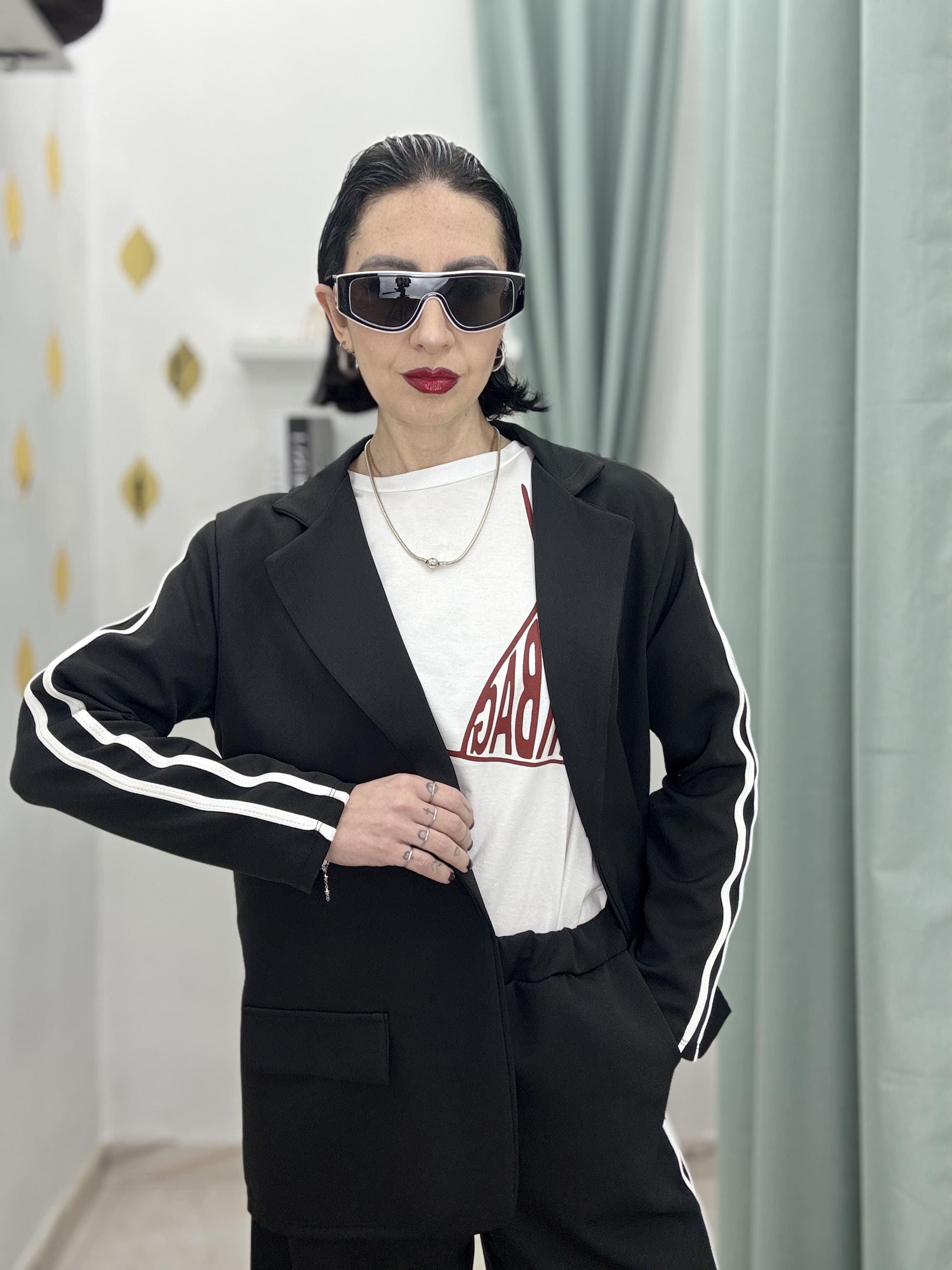 Coordinato casual con Bande Bianche – Blazer Monopetto e Pantalone Palazzo