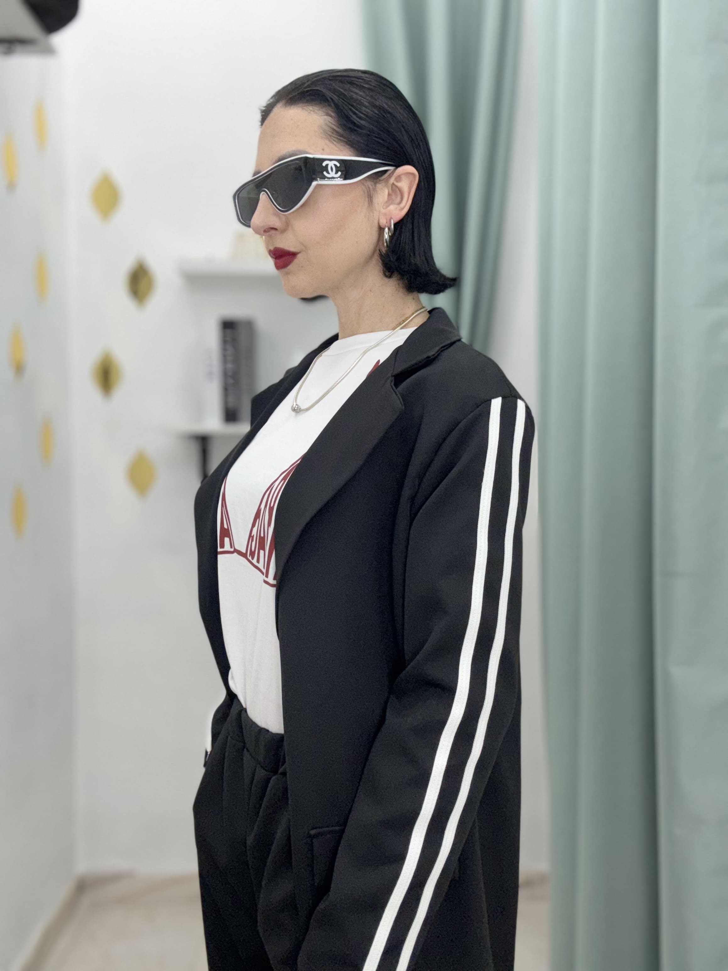 Coordinato casual con Bande Bianche – Blazer Monopetto e Pantalone Palazzo