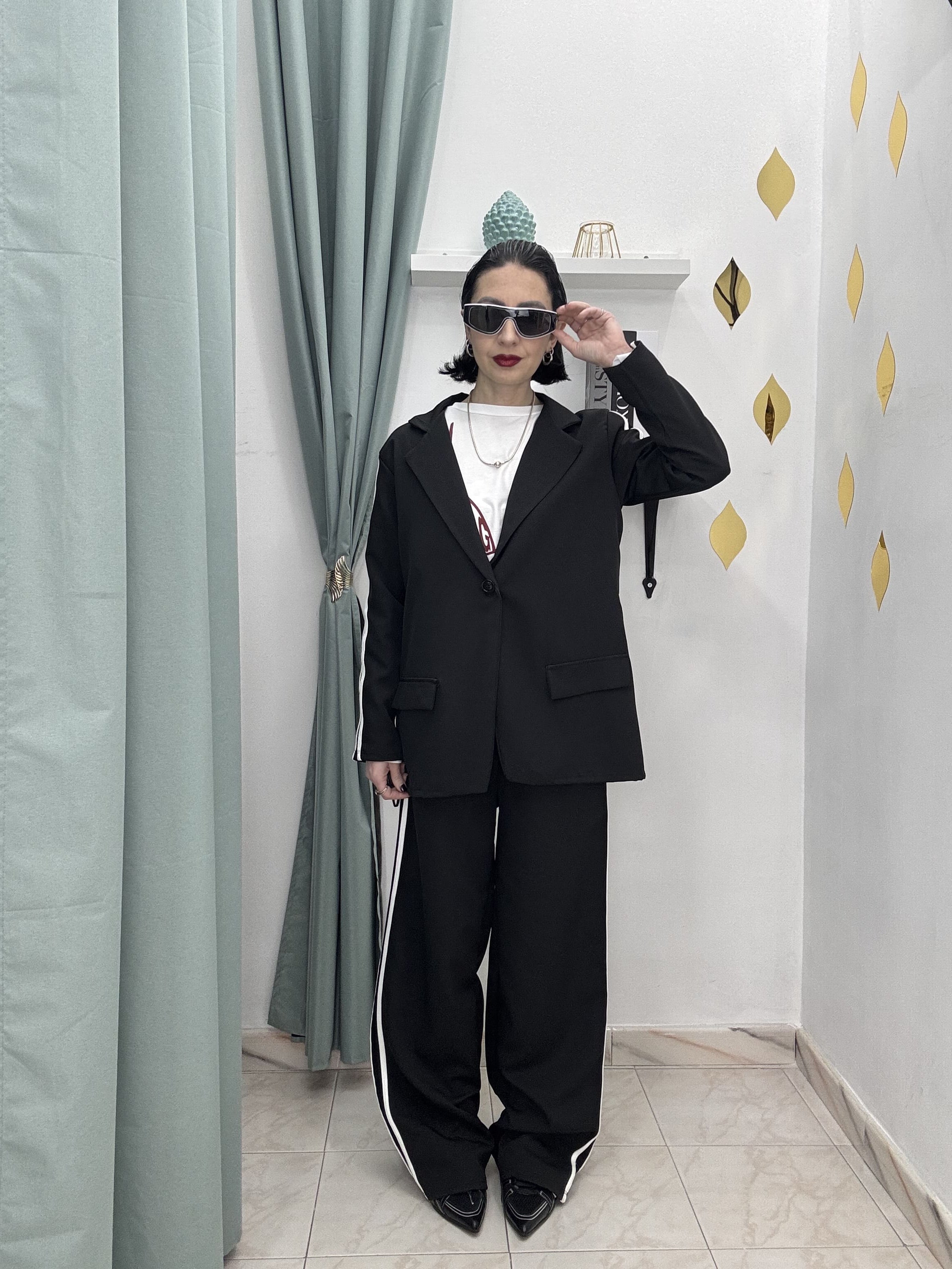 Coordinato casual con Bande Bianche – Blazer Monopetto e Pantalone Palazzo