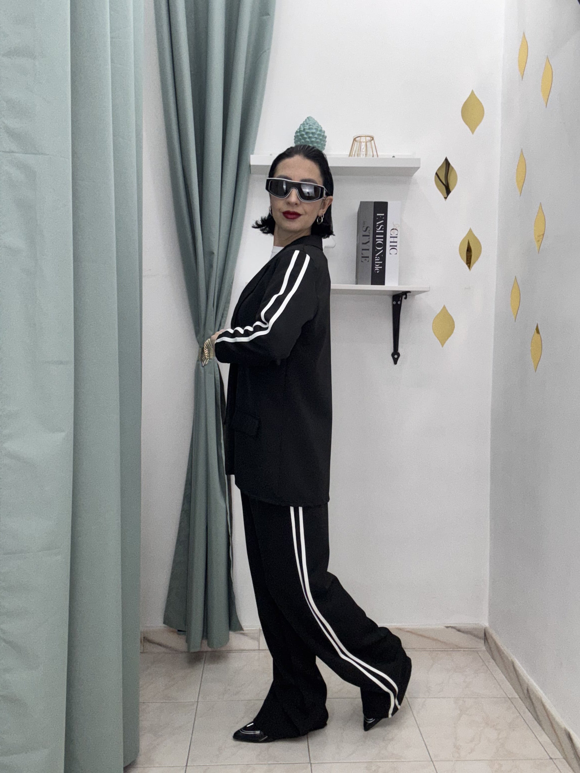 Coordinato casual con Bande Bianche – Blazer Monopetto e Pantalone Palazzo