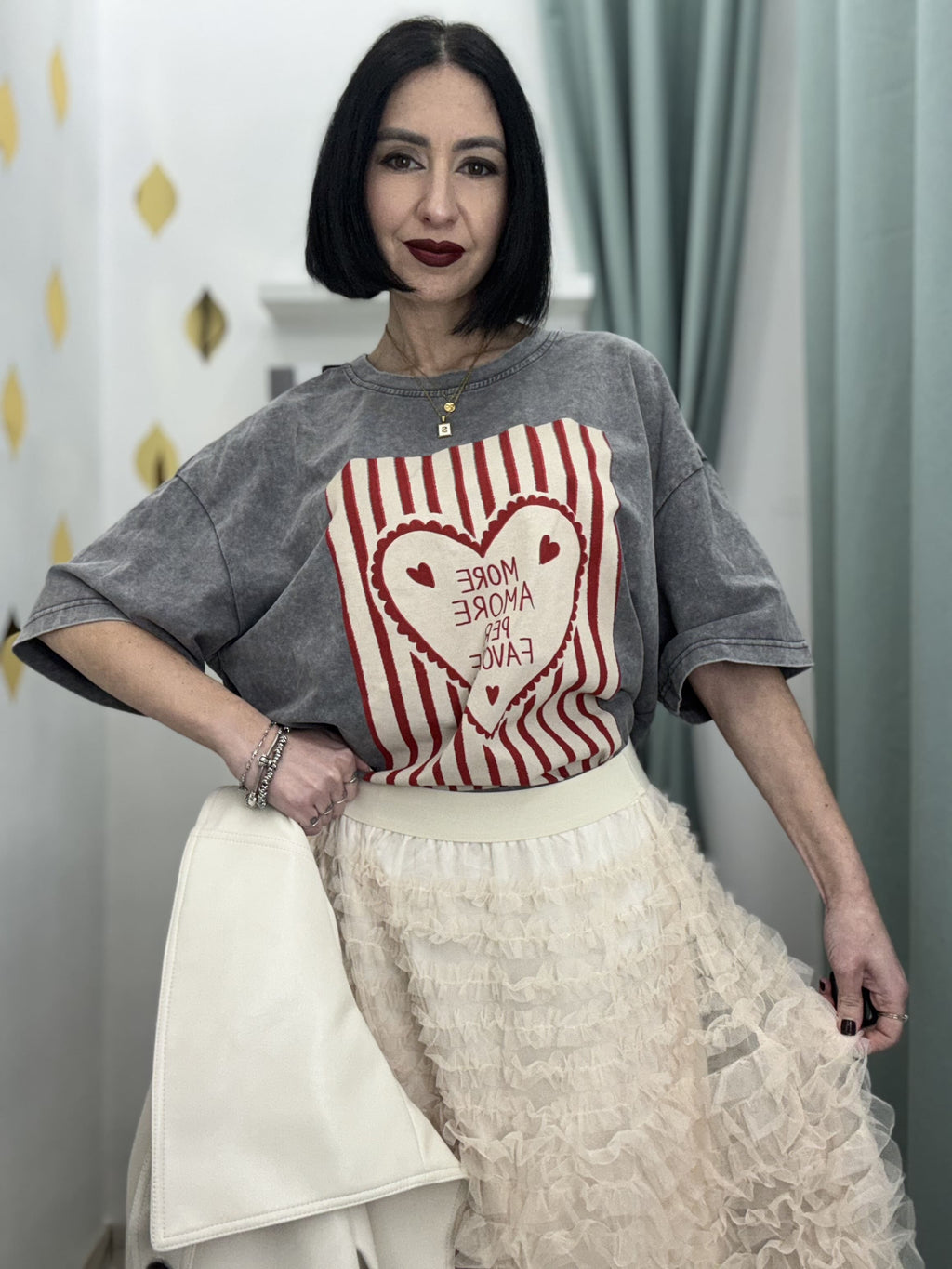 T-Shirt Donna Grigio Slavato con Stampa 'MORE AMORE PER FAVORE’ – Casual & Chic