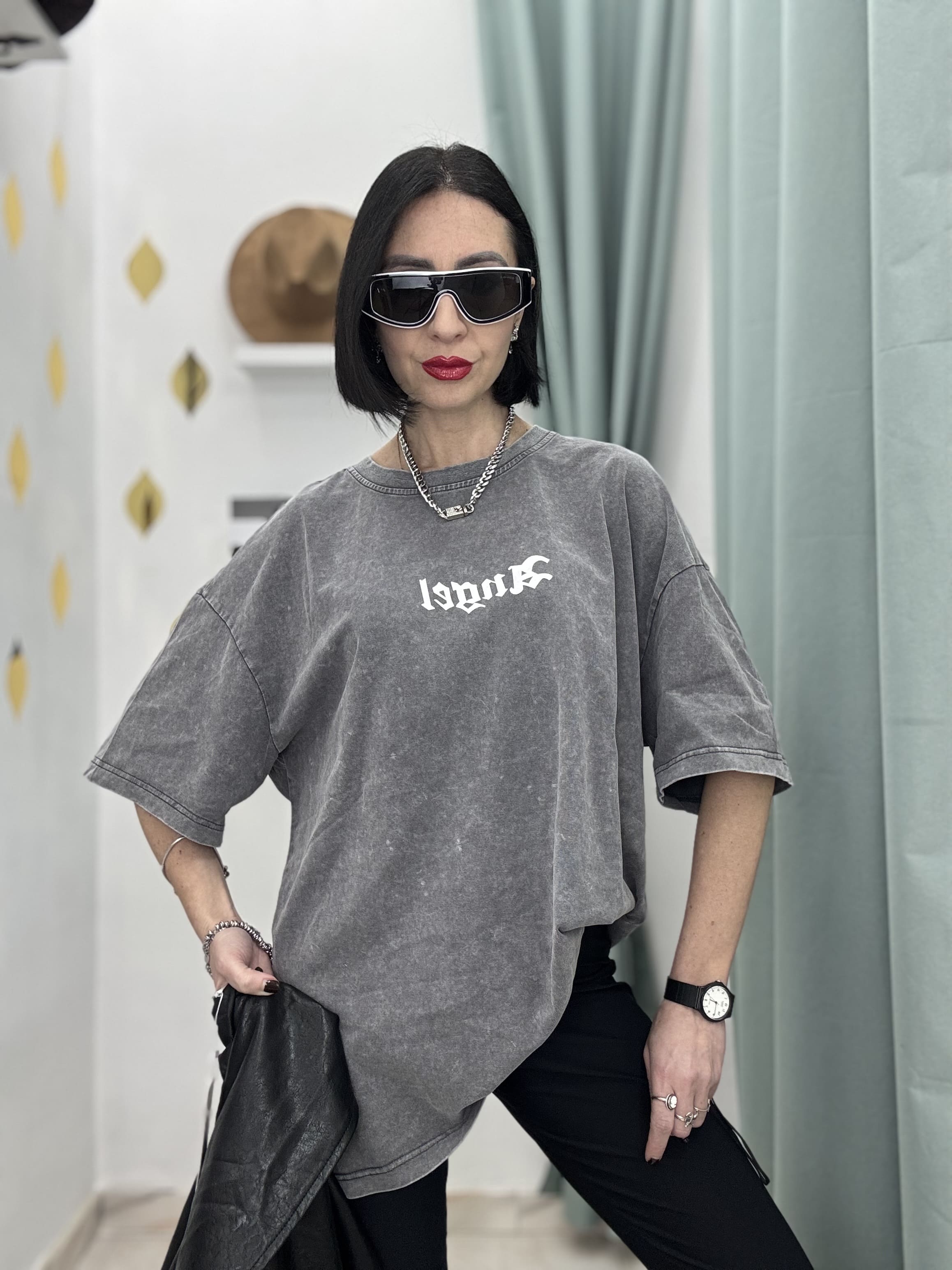 T-shirt Donna Grigia Effetto Slavato con Ali Angeliche – Stile Casual Rock