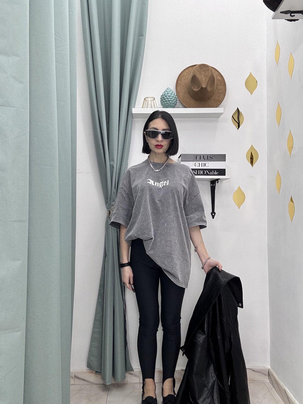 T-shirt Donna Effetto Slavato con Ali Angeliche – Stile Casual Rock