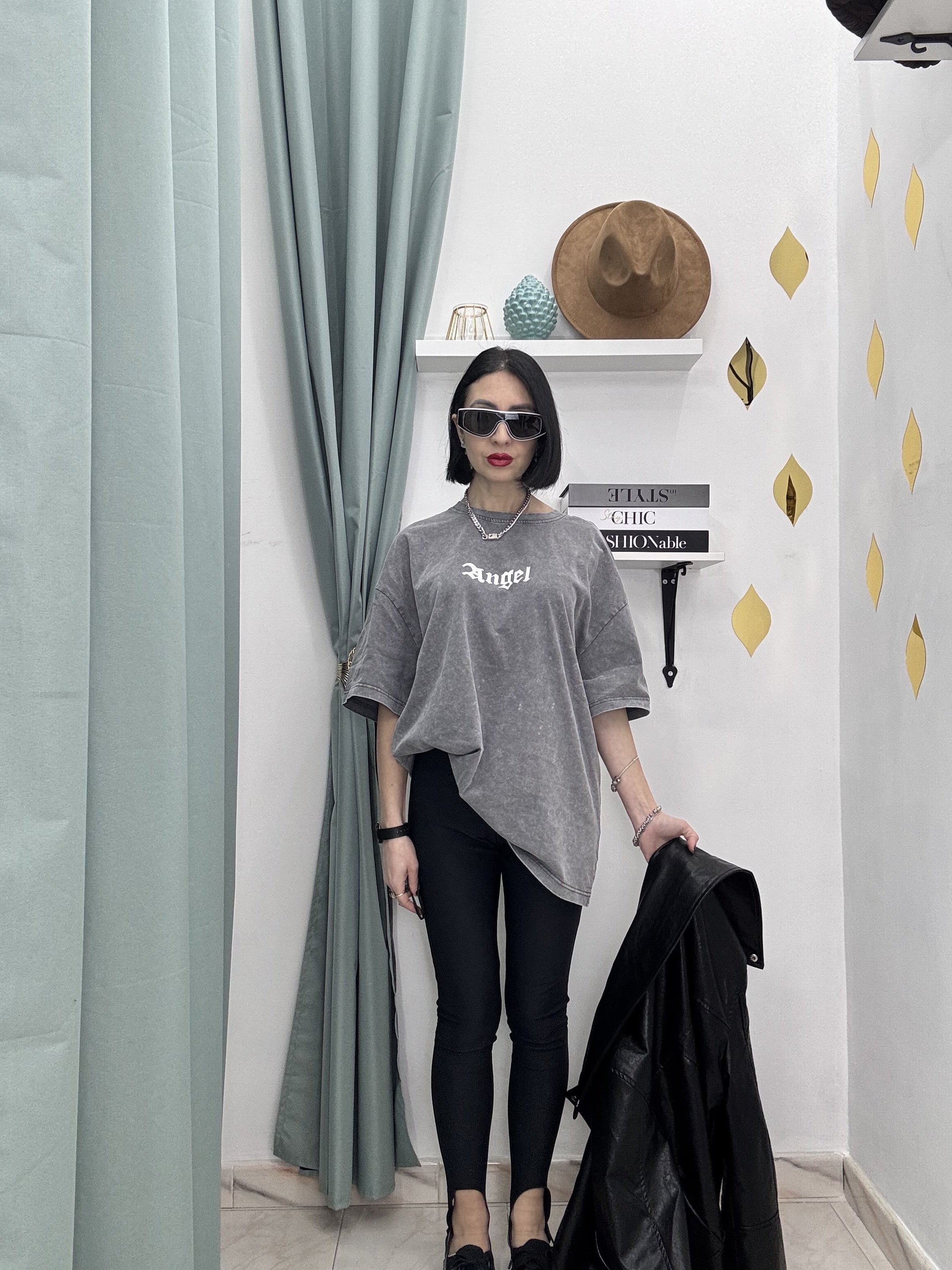 T-shirt Donna Grigia Effetto Slavato con Ali Angeliche – Stile Casual Rock