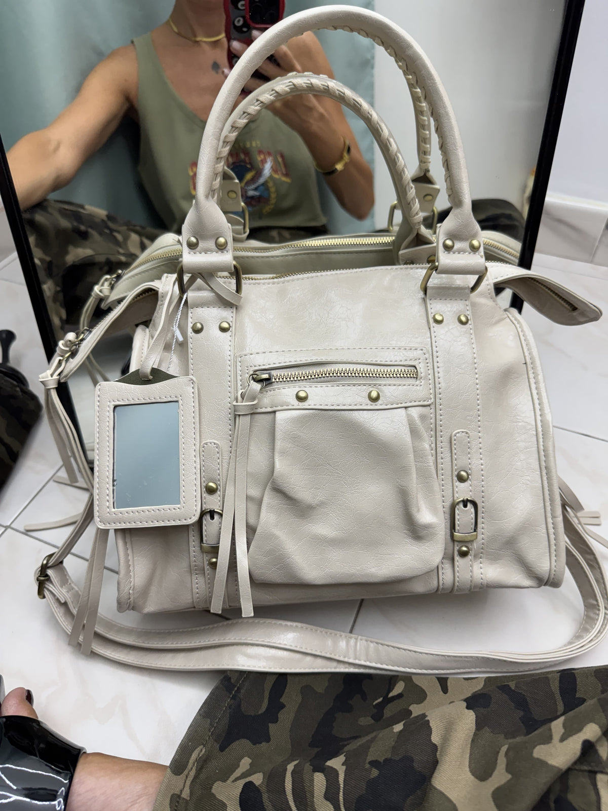 Borsa Semi-Lucida Stile Rock-Chic | Bauletto a Mano con Tracolla Removibile