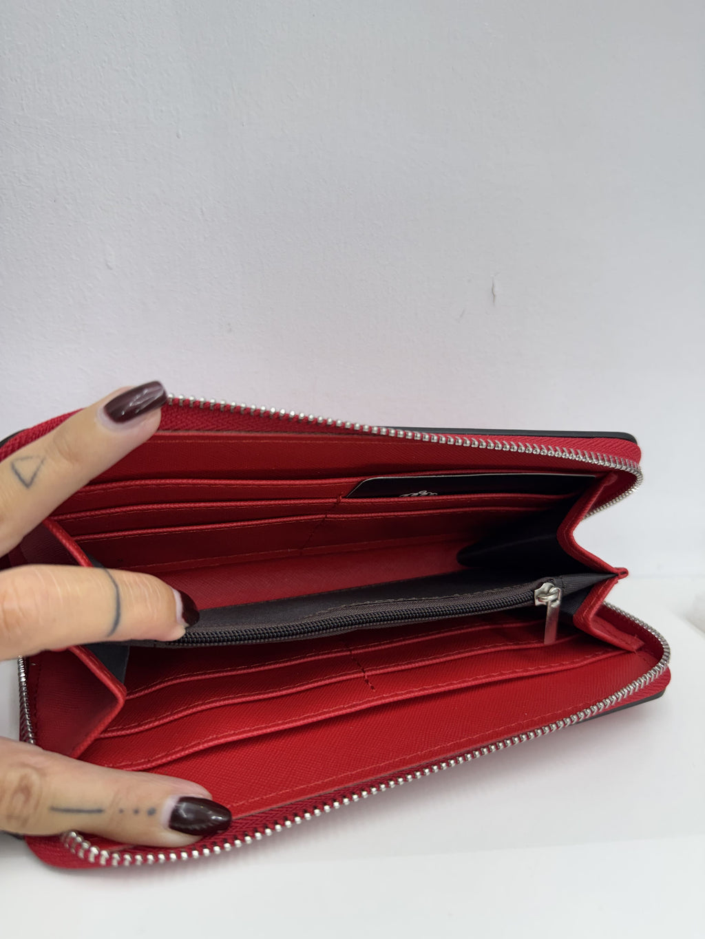 Portafoglio Donna con Tracolla a Catena in Similpelle