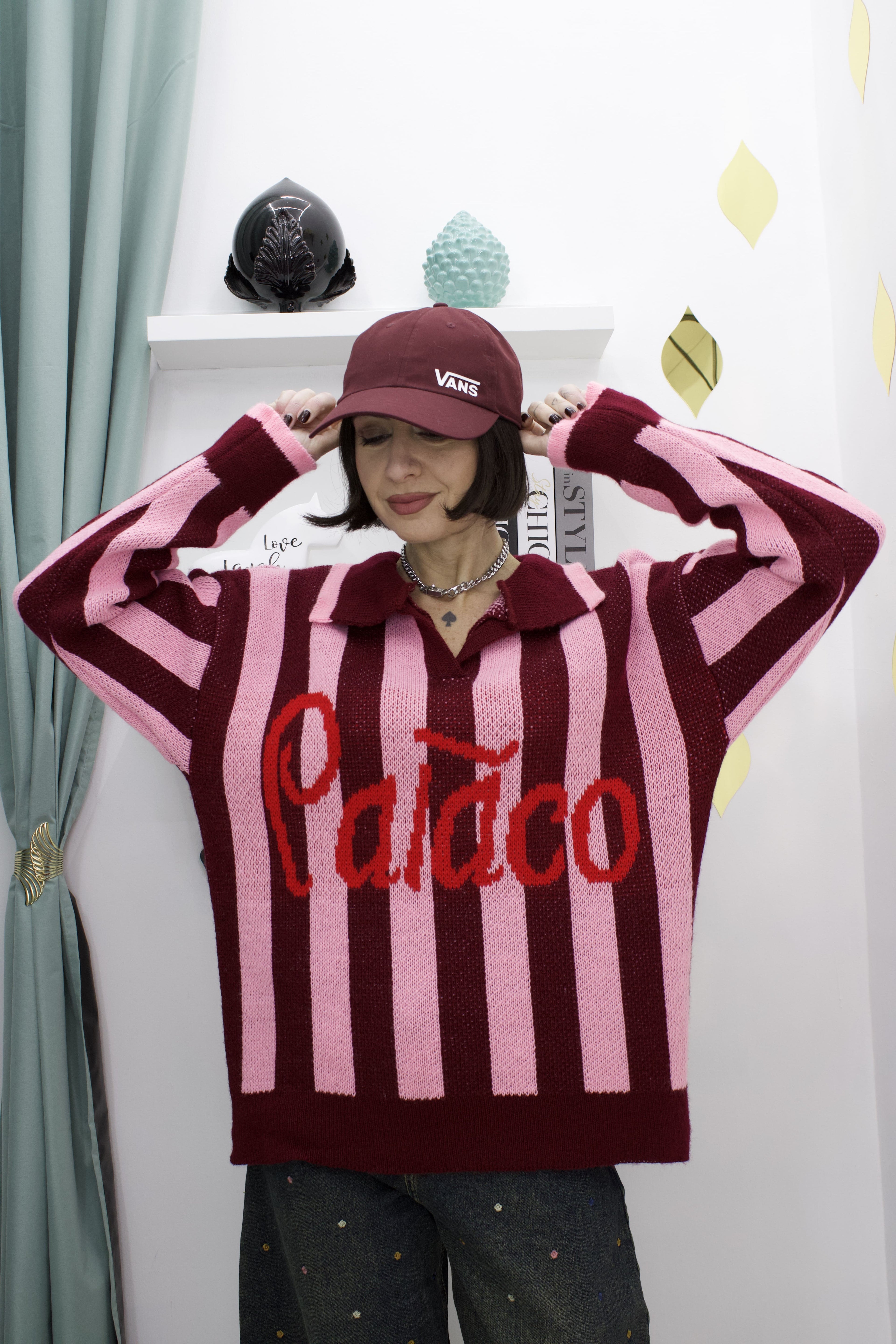 Maglioncino a righe modello polo con scritta – Vestibilità regolare XS-ML