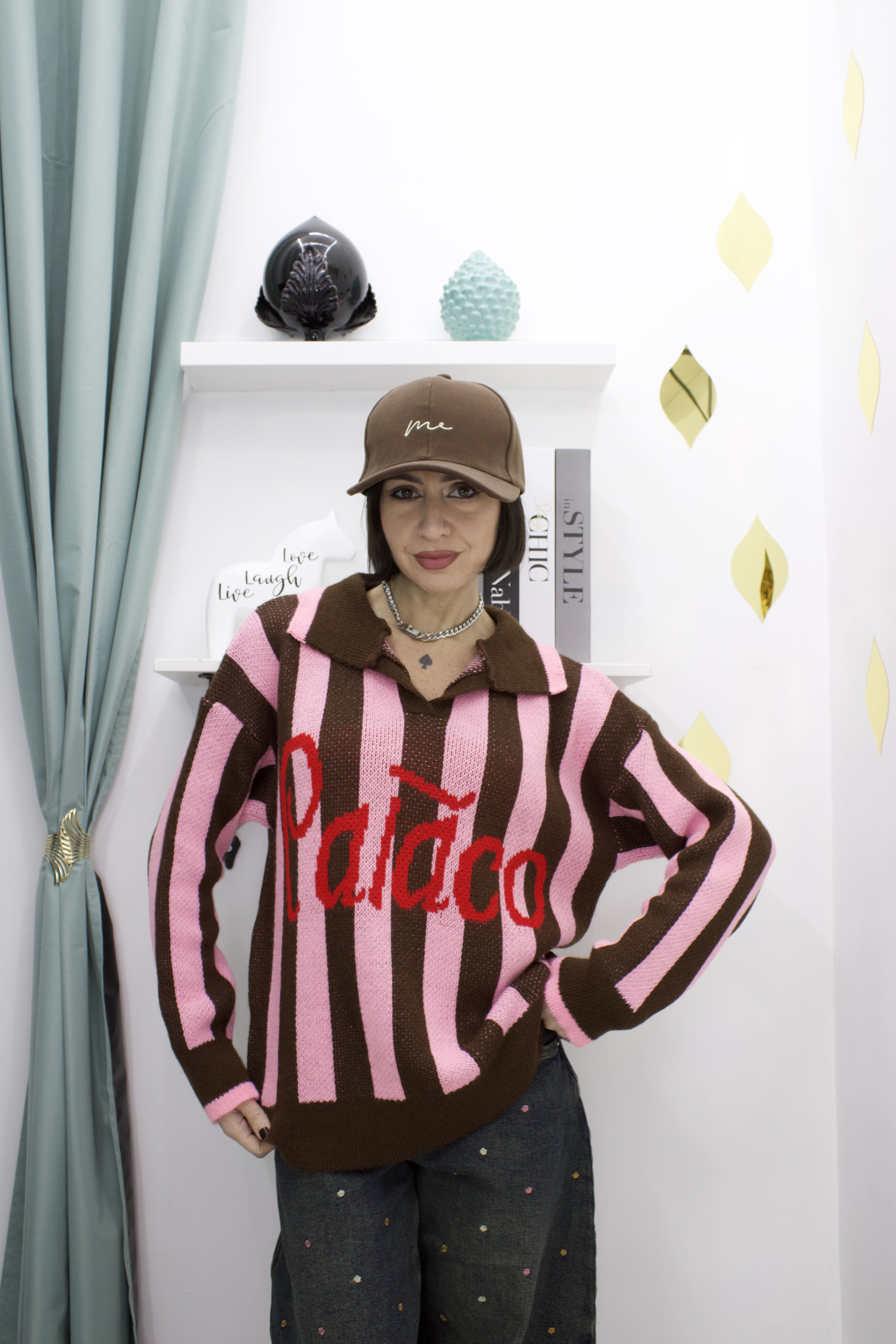 Maglioncino a righe modello polo con scritta – Vestibilità regolare XS-ML