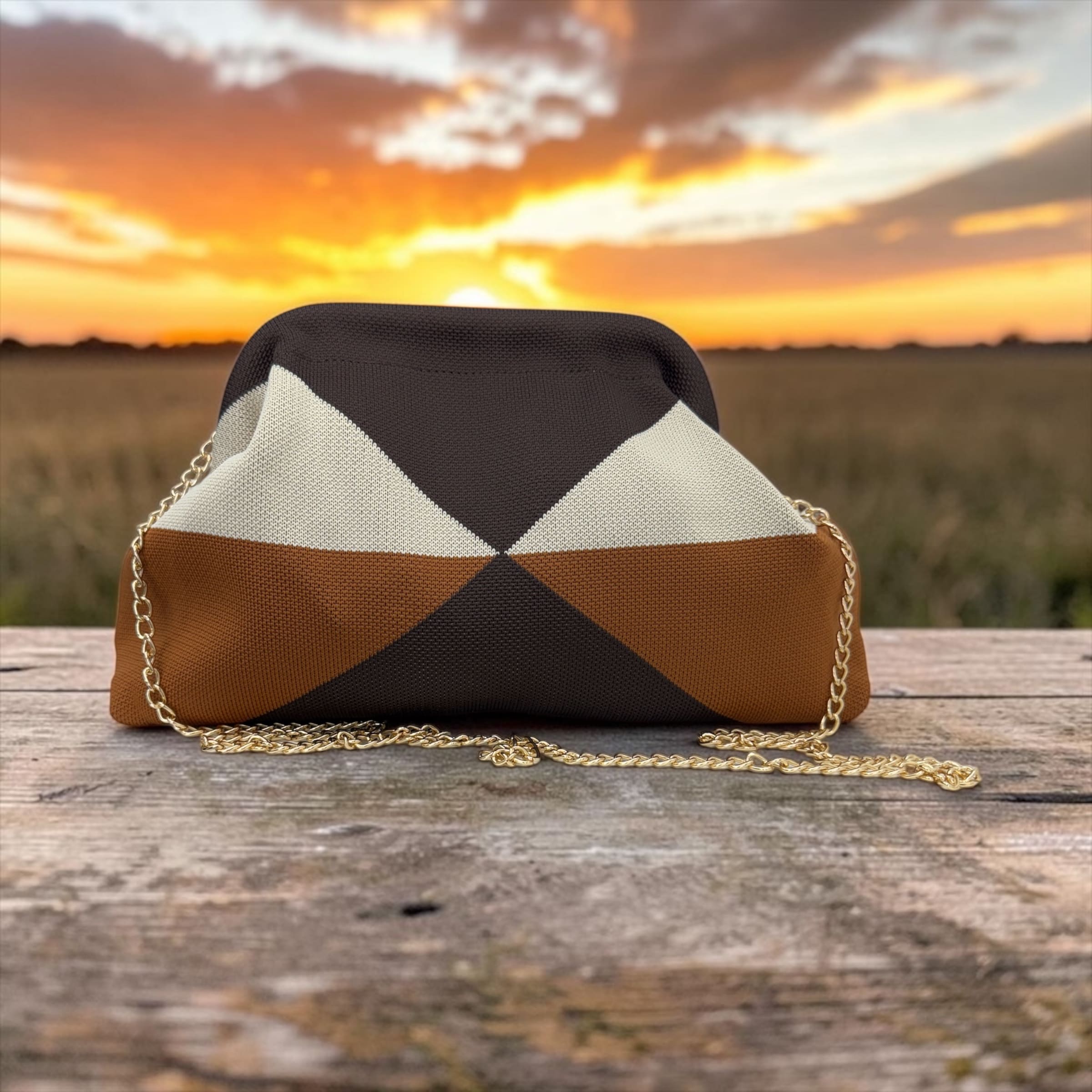 Borsa Clutch "Cloud" Soft-Knit con Apertura a Scatto e Tracolla Gold