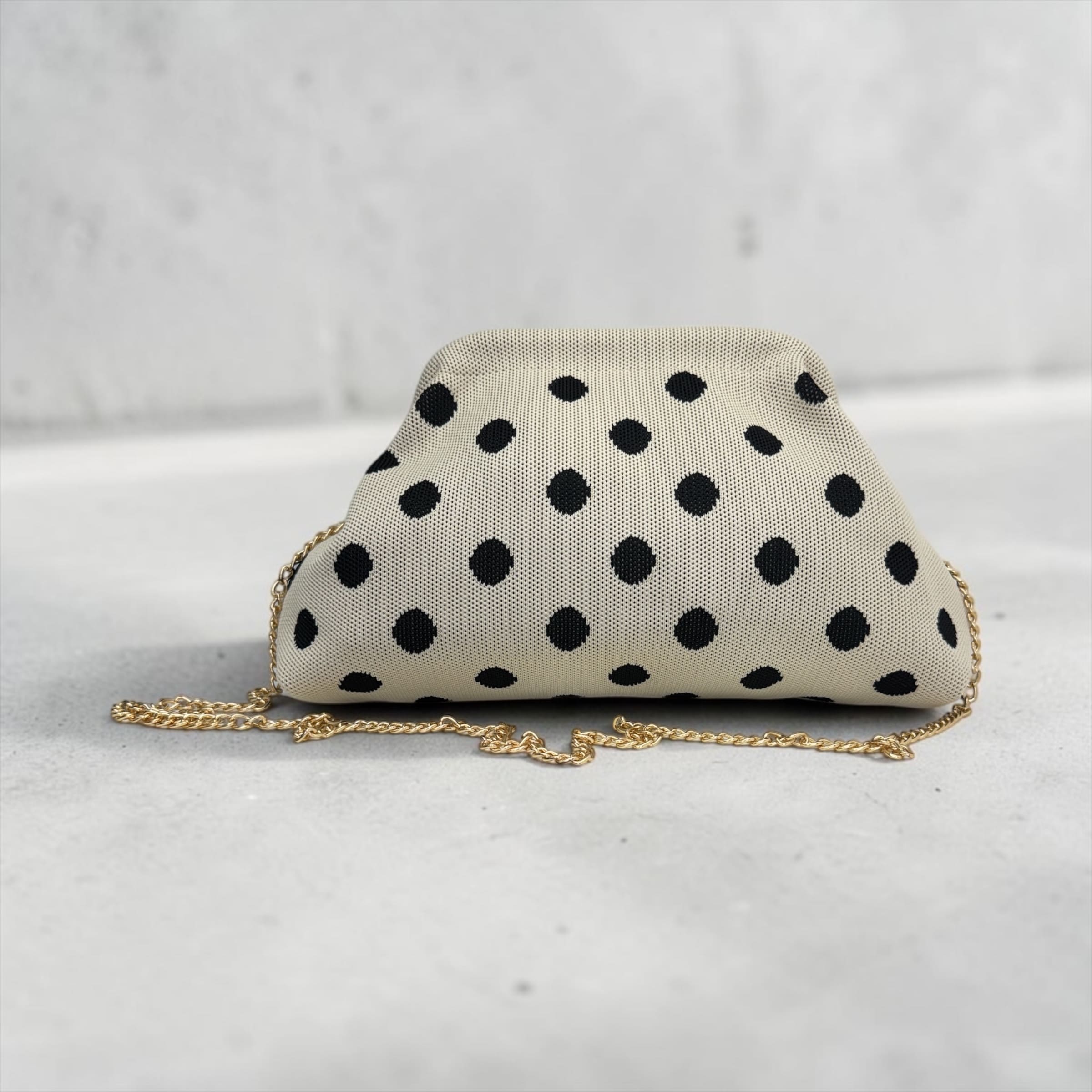 Borsa Clutch "Cloud" Soft-Knit con Apertura a Scatto e Tracolla Gold