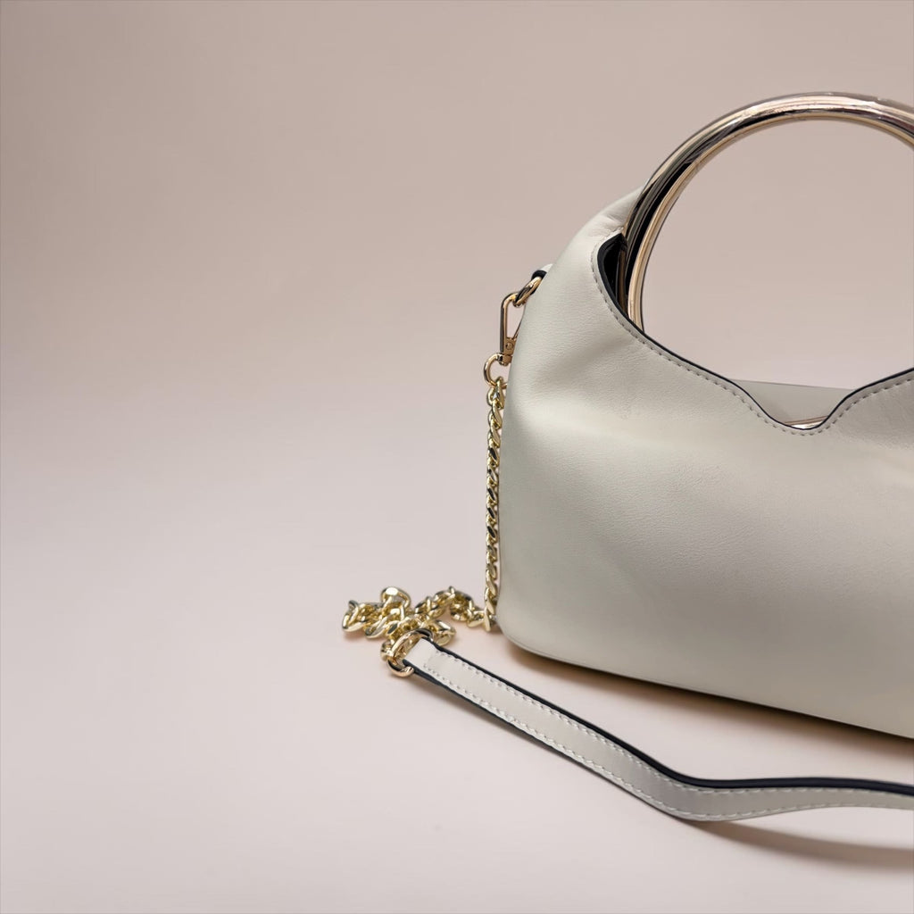 Borsa a Mano "Glam Ring" con Tracolla a Catena – Eleganza Contemporanea