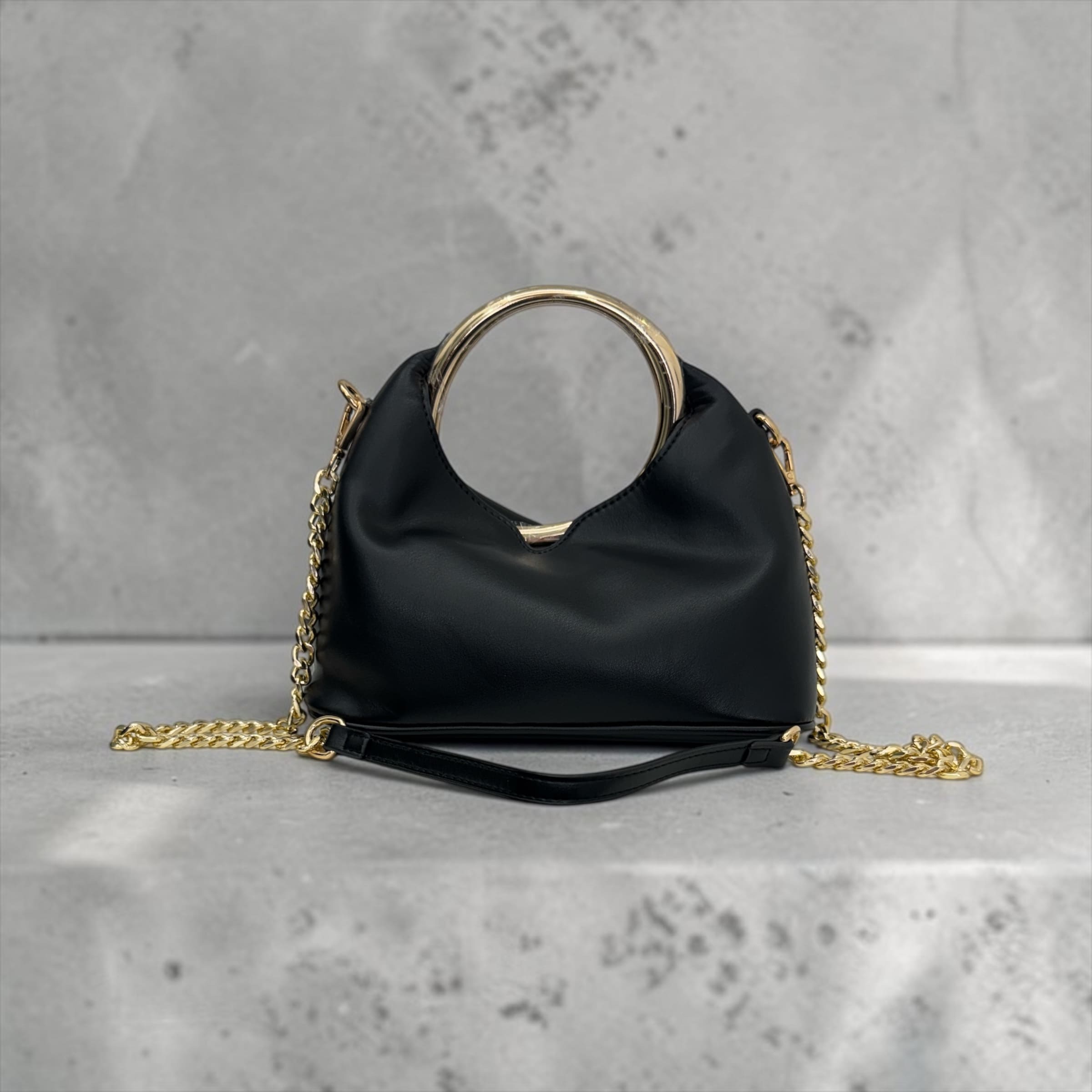 Borsa a Mano "Glam Ring" con Tracolla a Catena – Eleganza Contemporanea