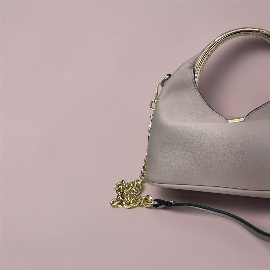 Borsa a Mano "Glam Ring" con Tracolla a Catena – Eleganza Contemporanea