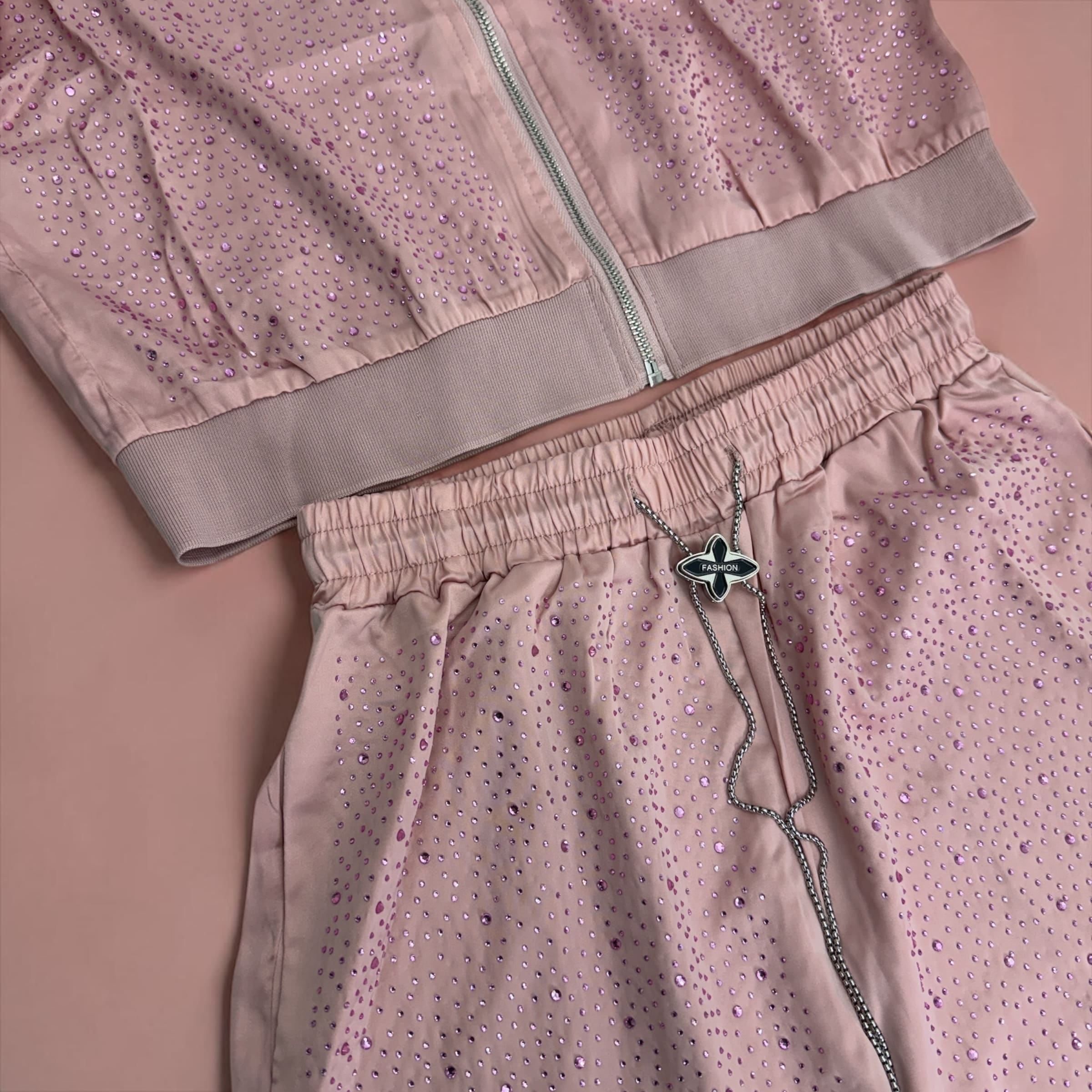 Set Coordinato Luxury in Raso e Strass: Eleganza Comfy-Chic
