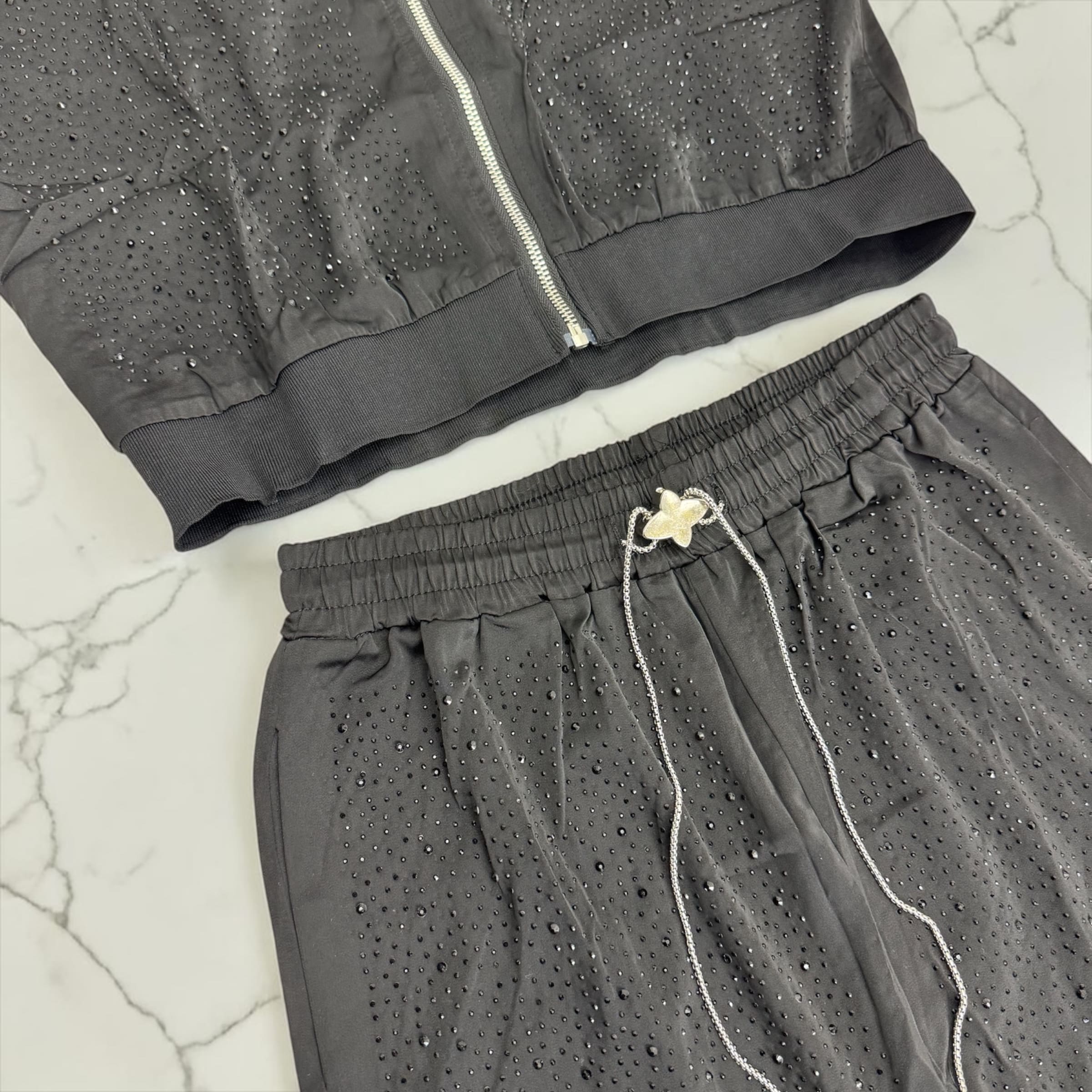 Set Coordinato Luxury in Raso e Strass: Eleganza Comfy-Chic