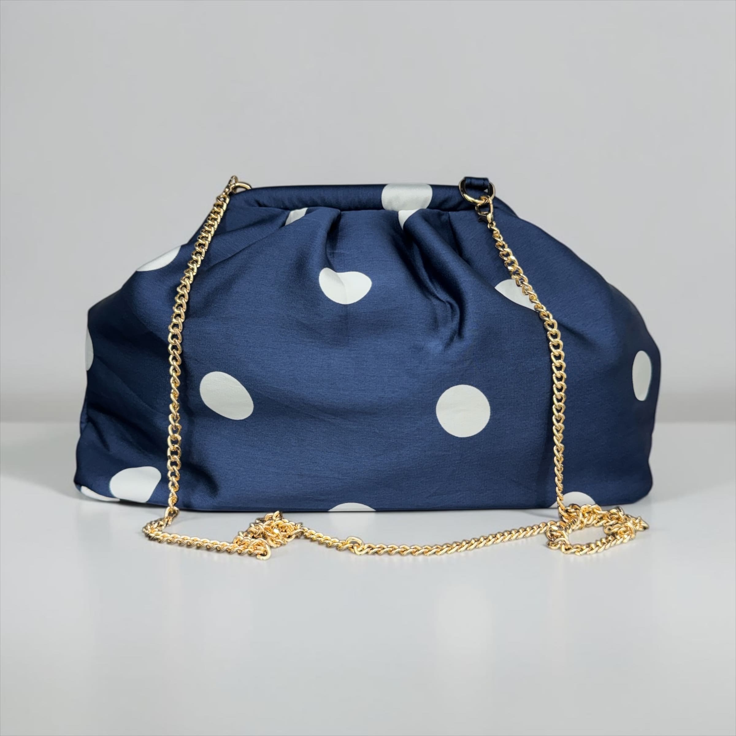 Borsa Clutch Donna in Tessuto Rasato con Tracolla a Catena
