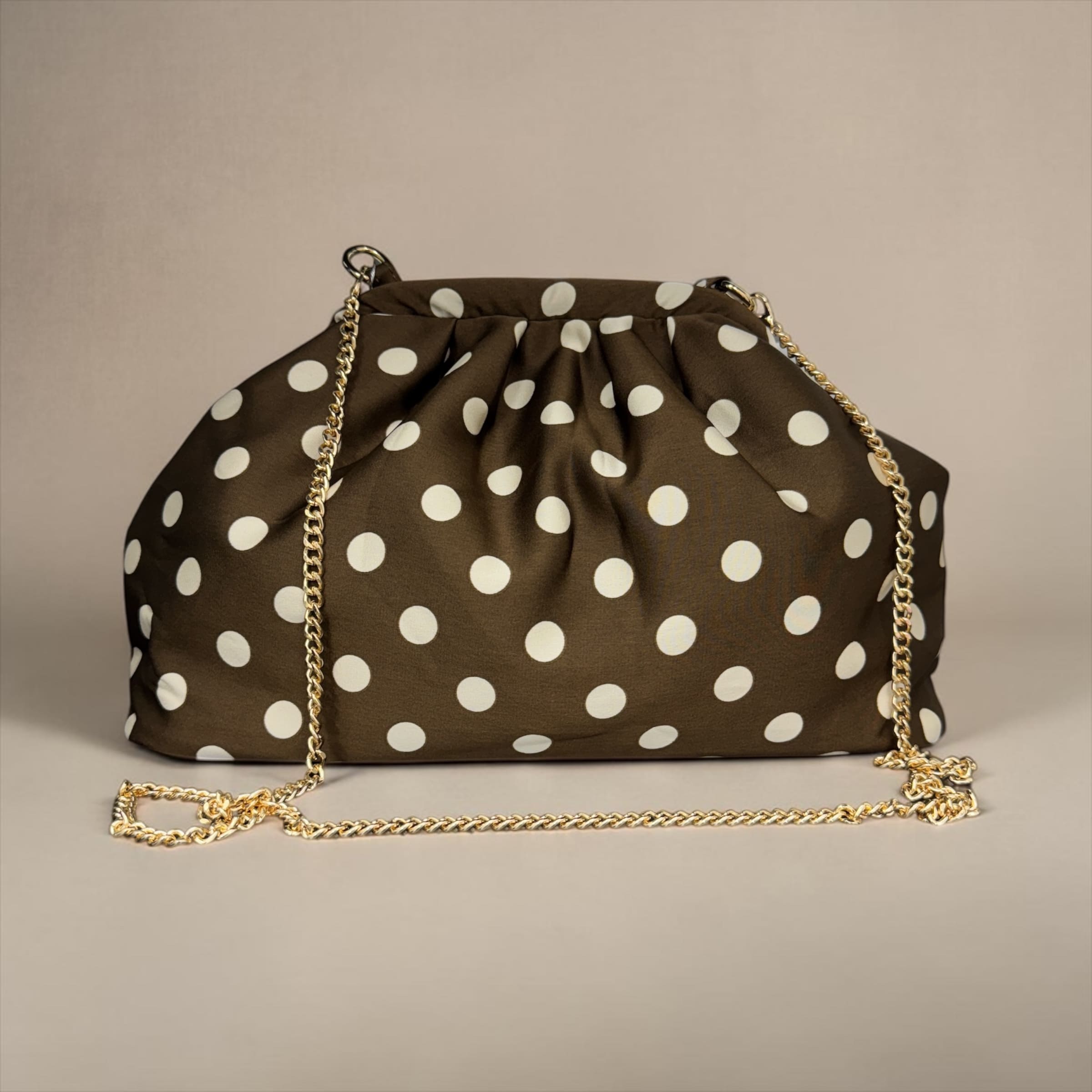 Borsa Clutch Donna in Tessuto Rasato con Tracolla a Catena
