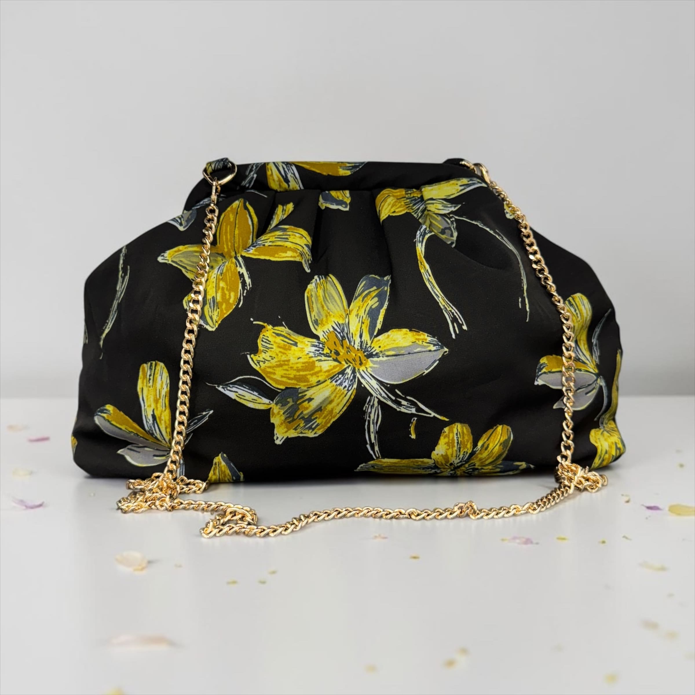 Borsa Clutch Donna in Tessuto Rasato con Tracolla a Catena