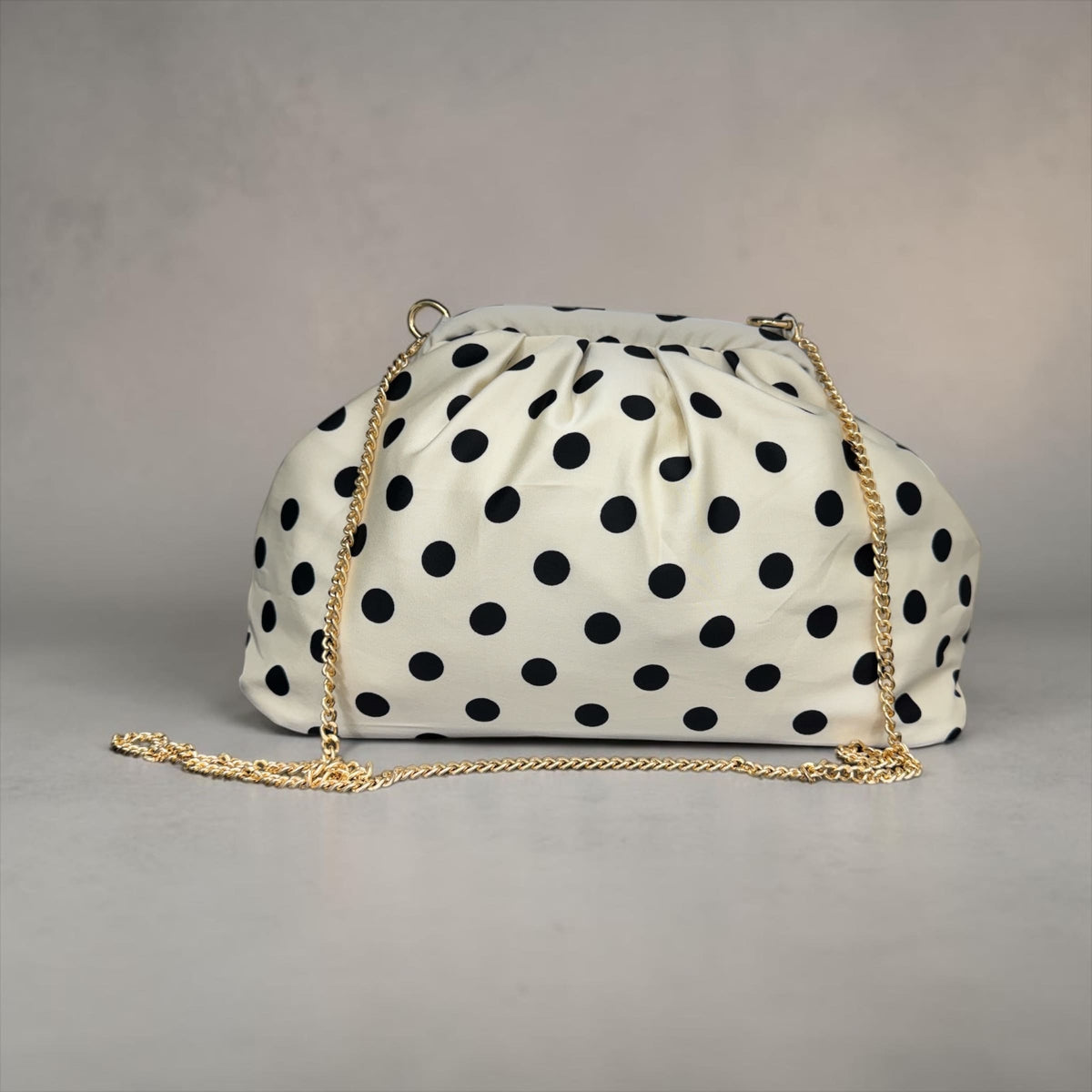 Borsa Clutch Donna in Tessuto Rasato con Tracolla a Catena