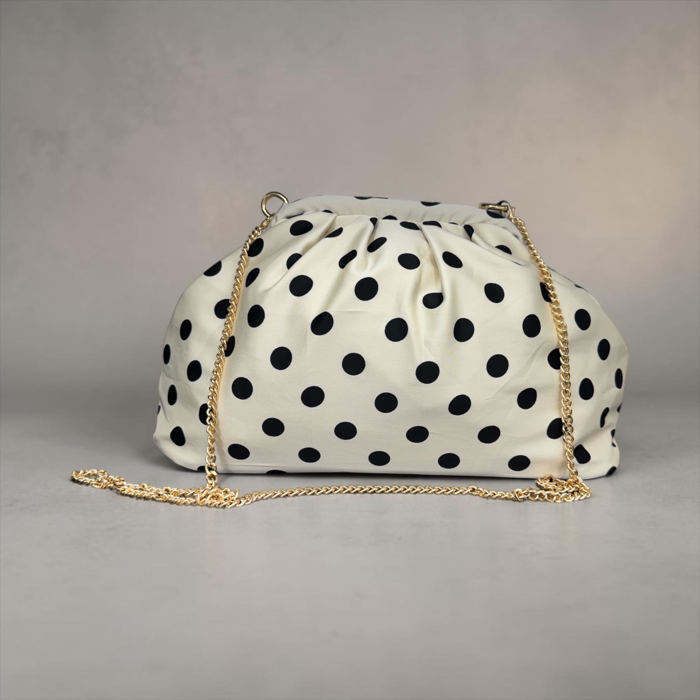 Borsa Clutch Donna in Tessuto Rasato con Tracolla a Catena