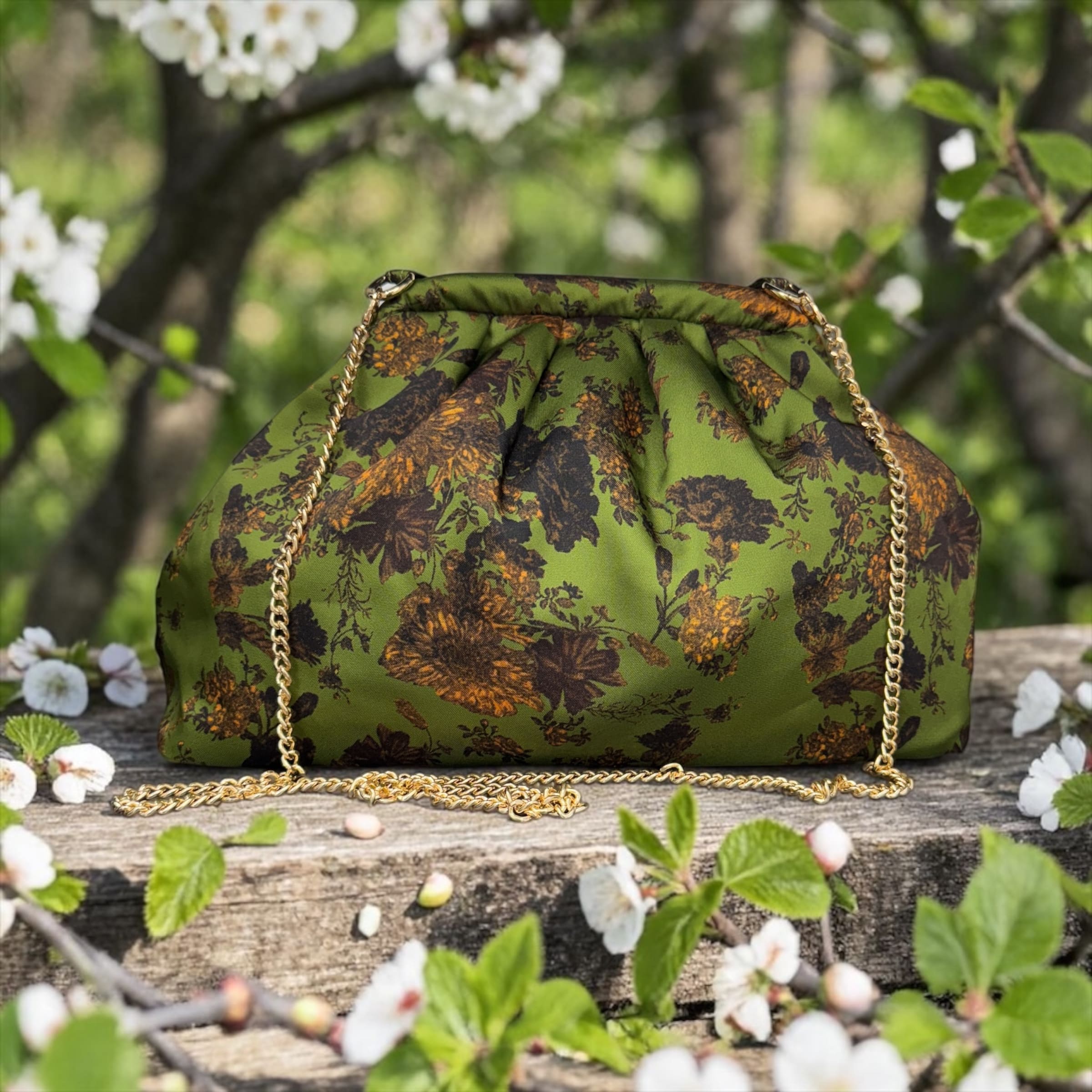 Borsa Clutch Donna in Tessuto Rasato con Tracolla a Catena