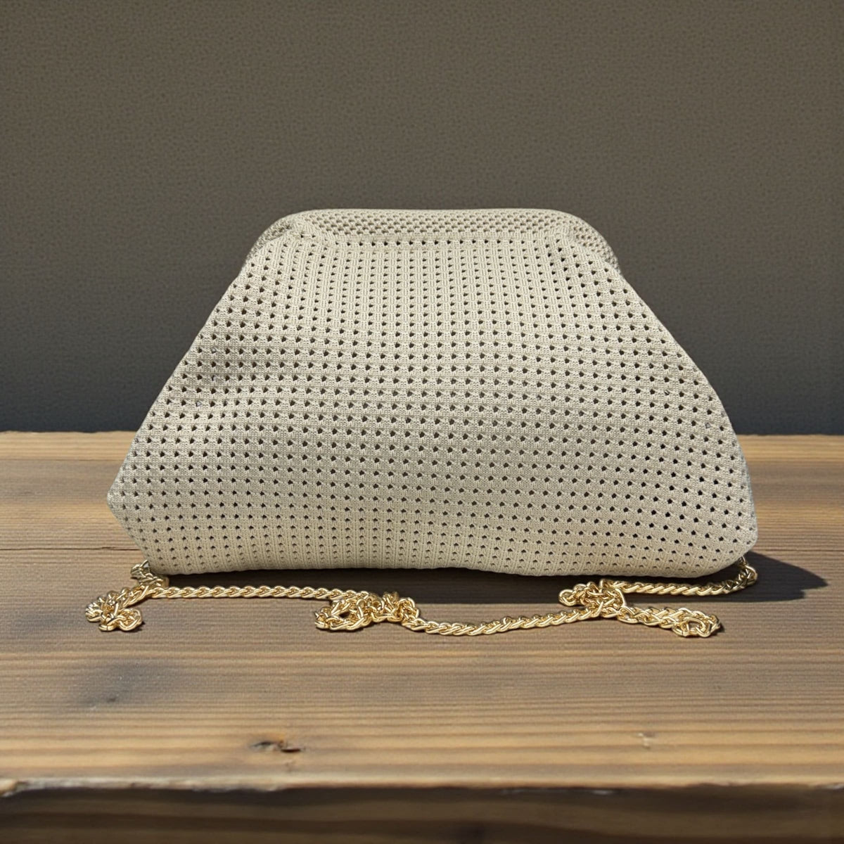 Borsa Clutch "Cloud" Soft-Knit TINTA UNITA con Apertura a Scatto e Tracolla Gold
