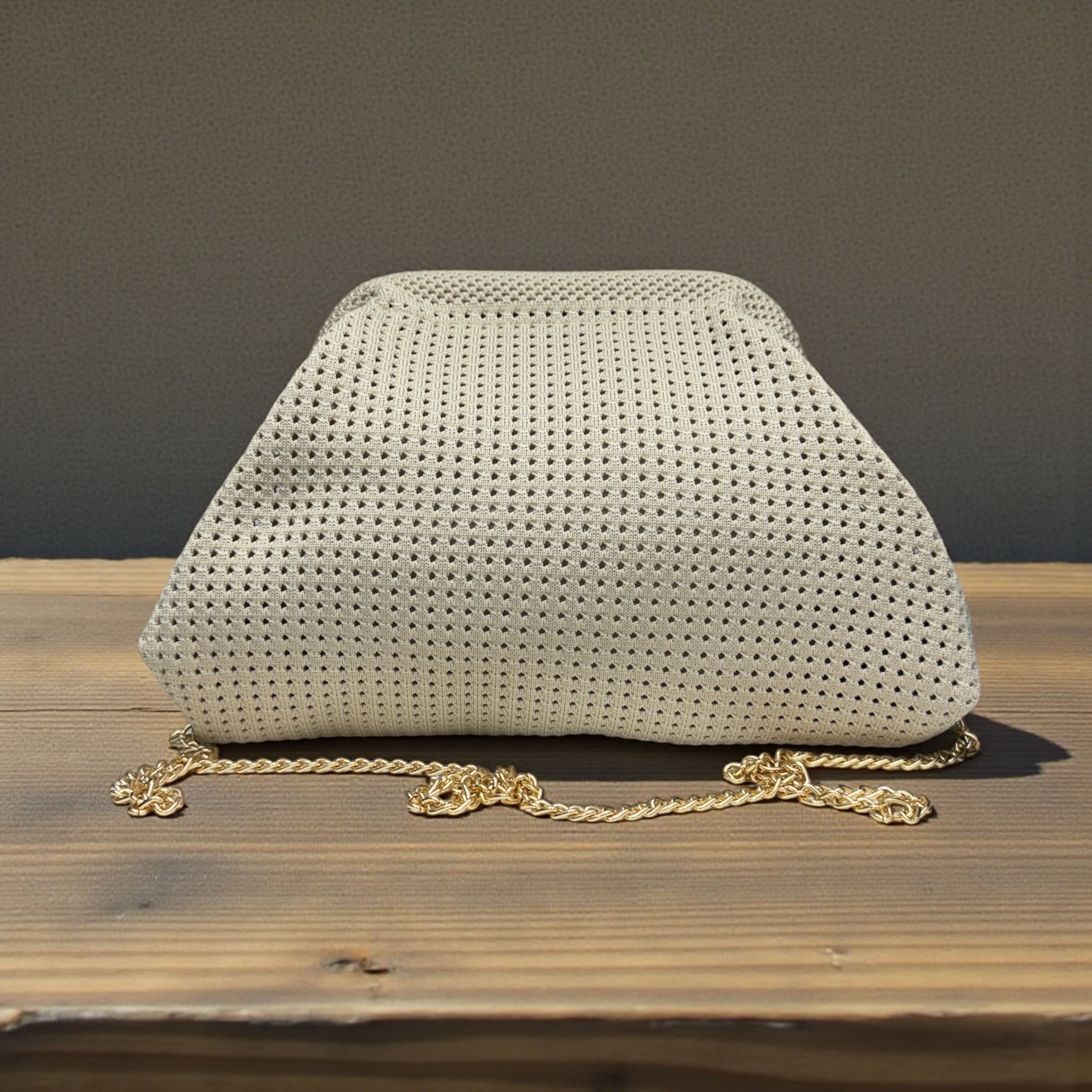 Borsa Clutch "Cloud" Soft-Knit TINTA UNITA con Apertura a Scatto e Tracolla Gold
