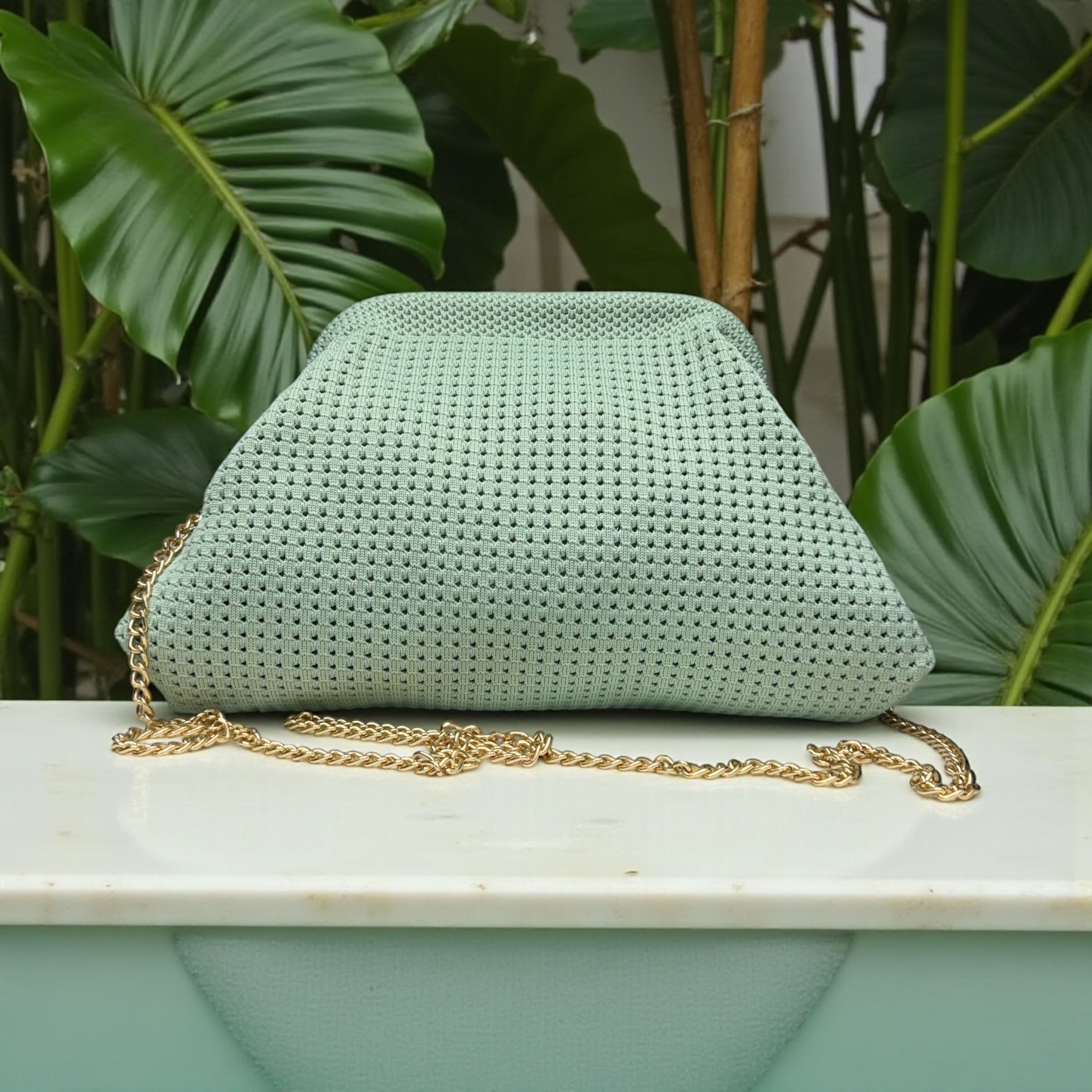 Borsa Clutch "Cloud" Soft-Knit TINTA UNITA con Apertura a Scatto e Tracolla Gold