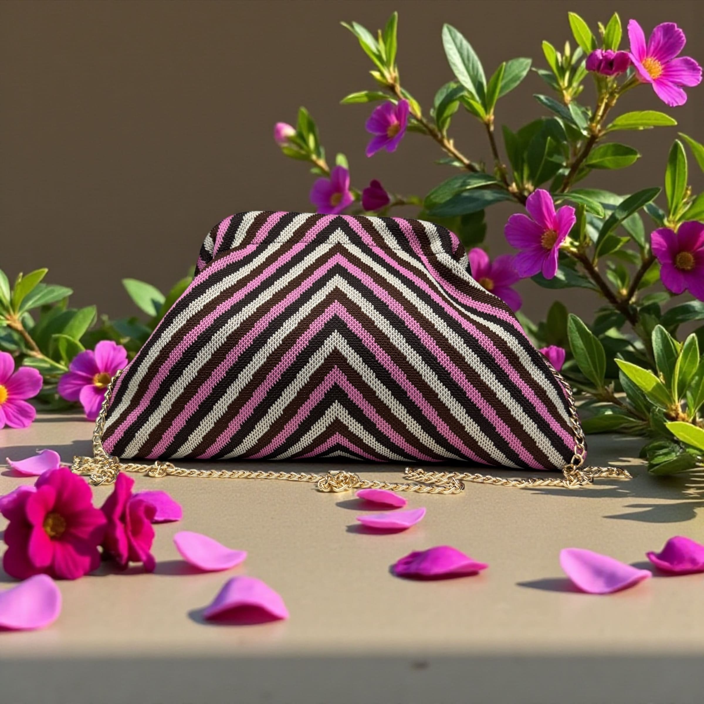 Borsa Clutch "Cloud" Soft-Knit con Apertura a Scatto e Tracolla Gold