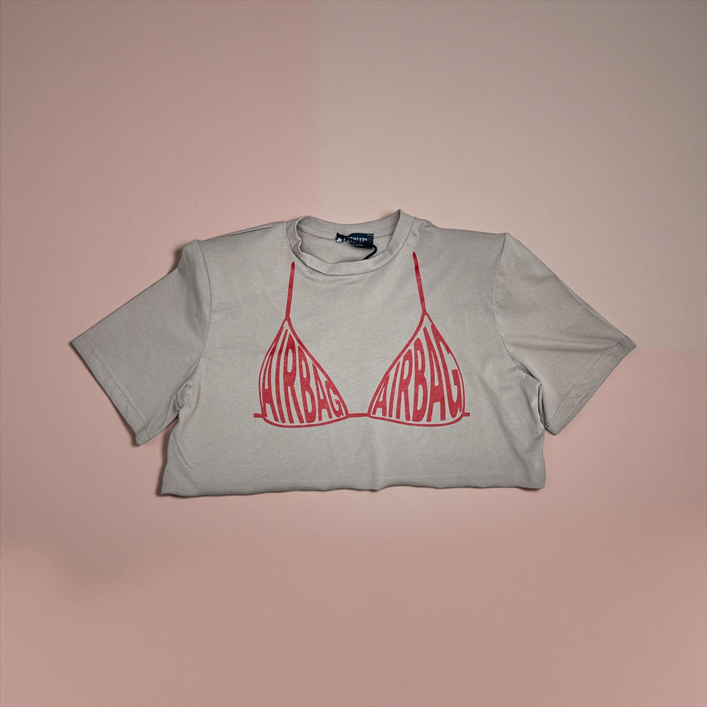 Crop Top con Spalline Imbottite e Taglio Vivo Stampa "Airbag"