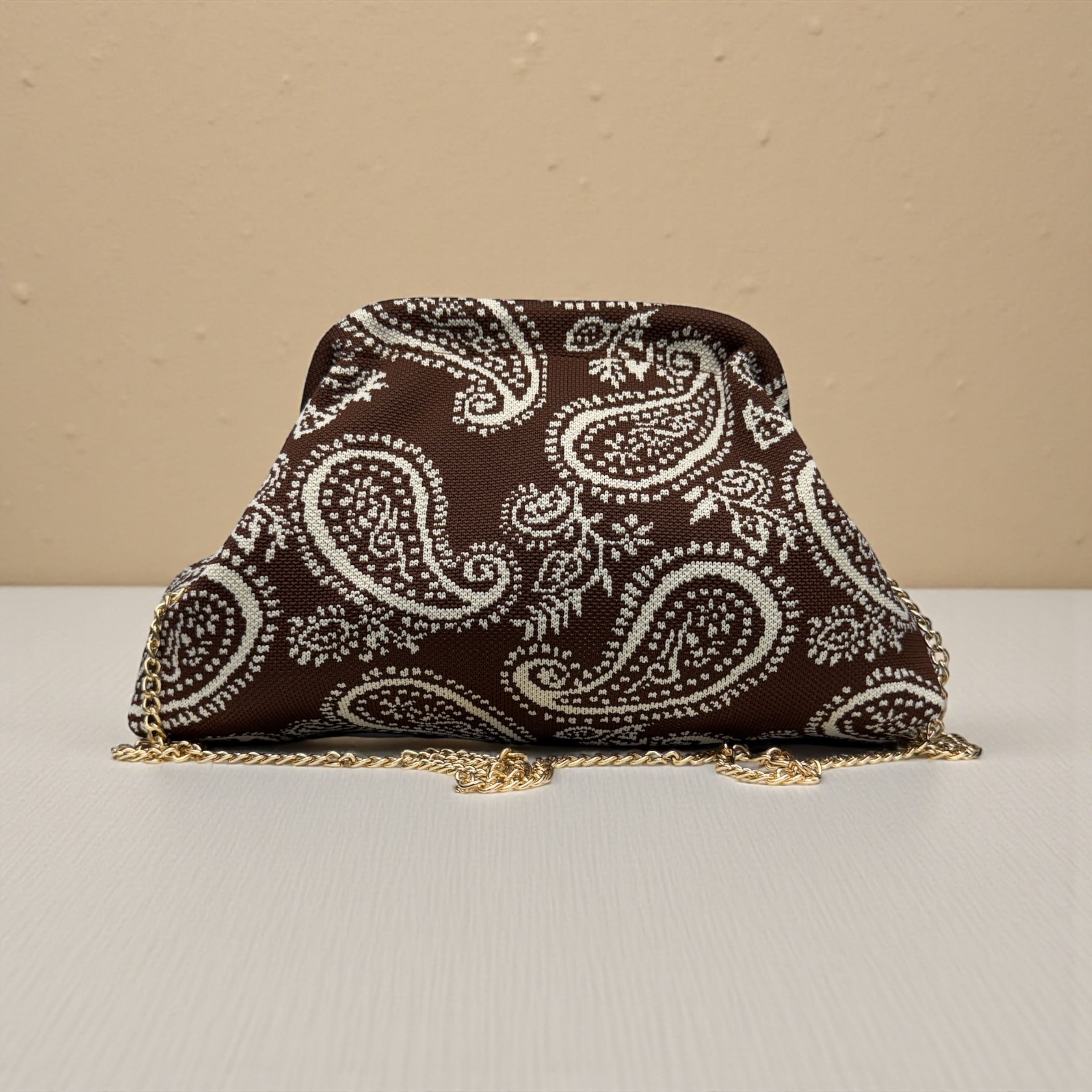 Borsa Clutch "Cloud" Soft-Knit con Apertura a Scatto e Tracolla Gold