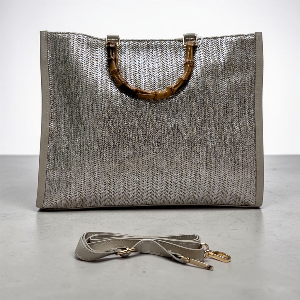 Borsa Tote in Rafia Intrecciata con Spalmata Argento e Manici Stile Bambù
